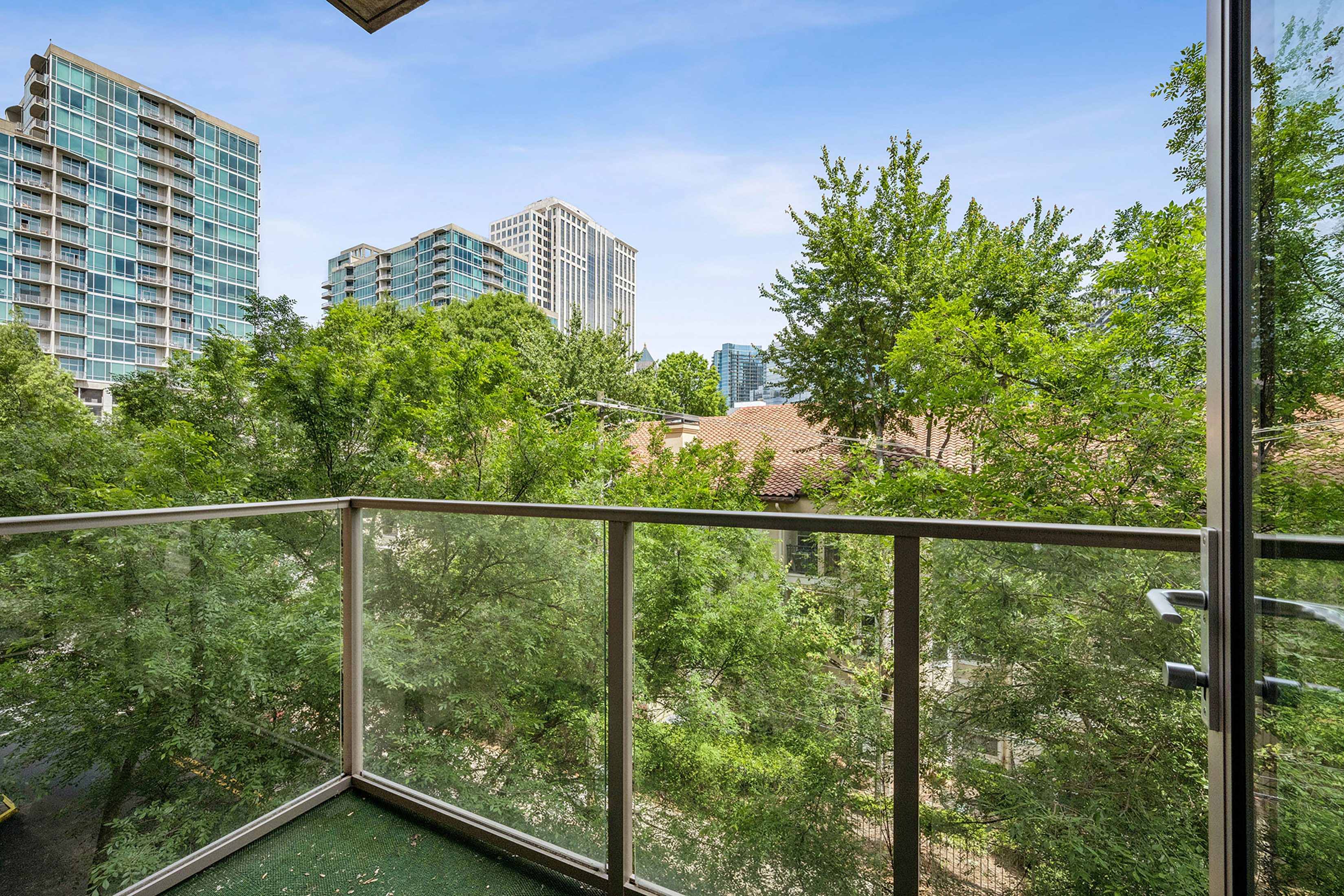  Large One Bedroom Condo in Fantastic Midtown Location - 物件實景