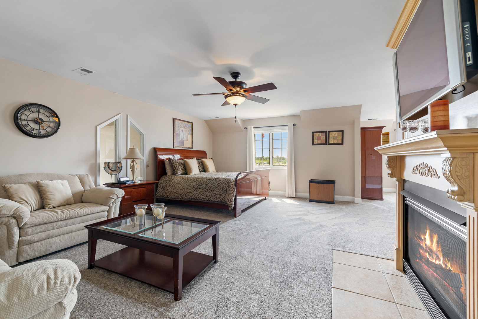 Homer Glen, Illinois, 60491, United States, 4 Bedrooms Bedrooms, ,5 BathroomsBathrooms,Residential,For Sale,1940252