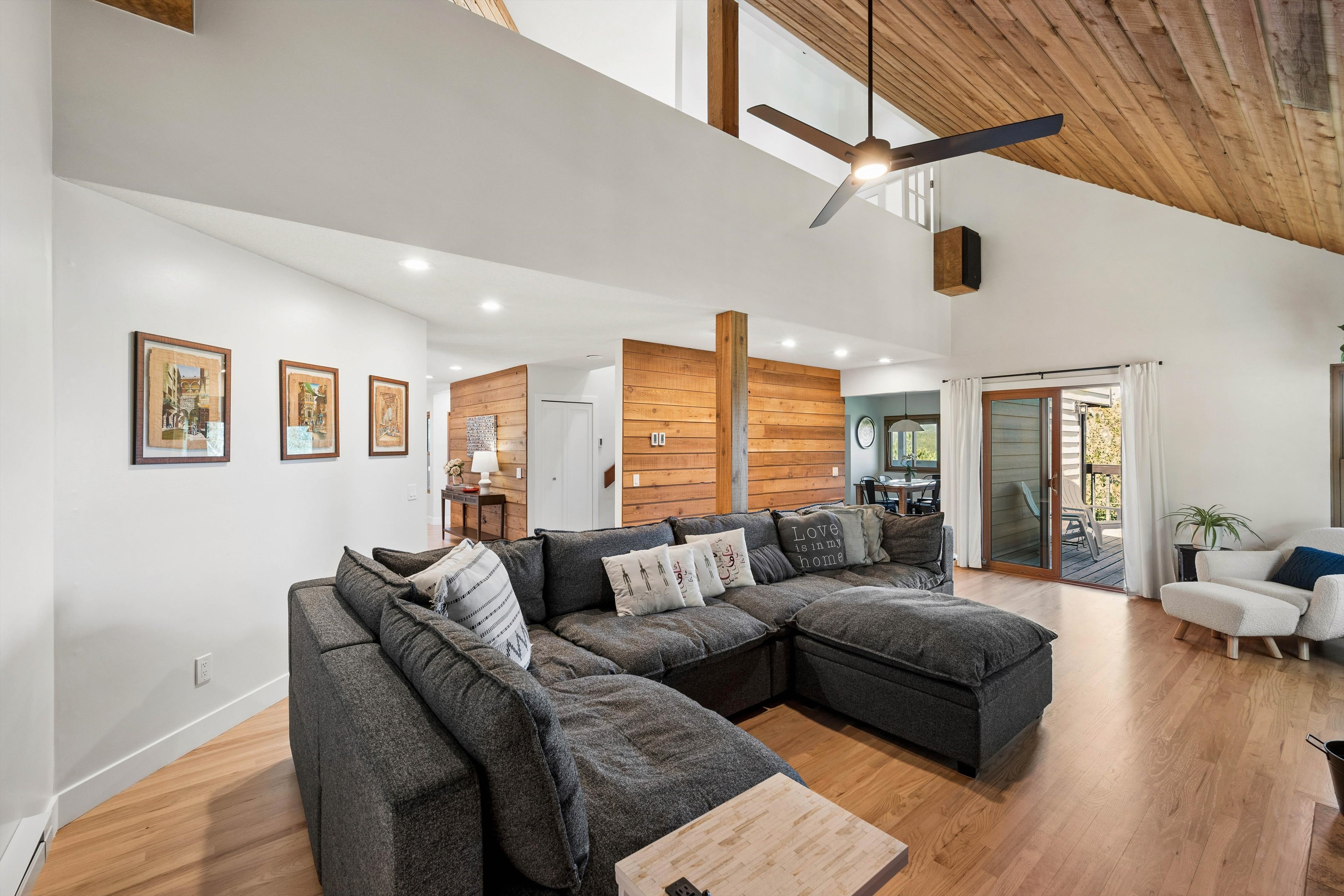  Experience Refined Mid-Century Inspired Mountain Living on 3.37 Acres - 物件實景