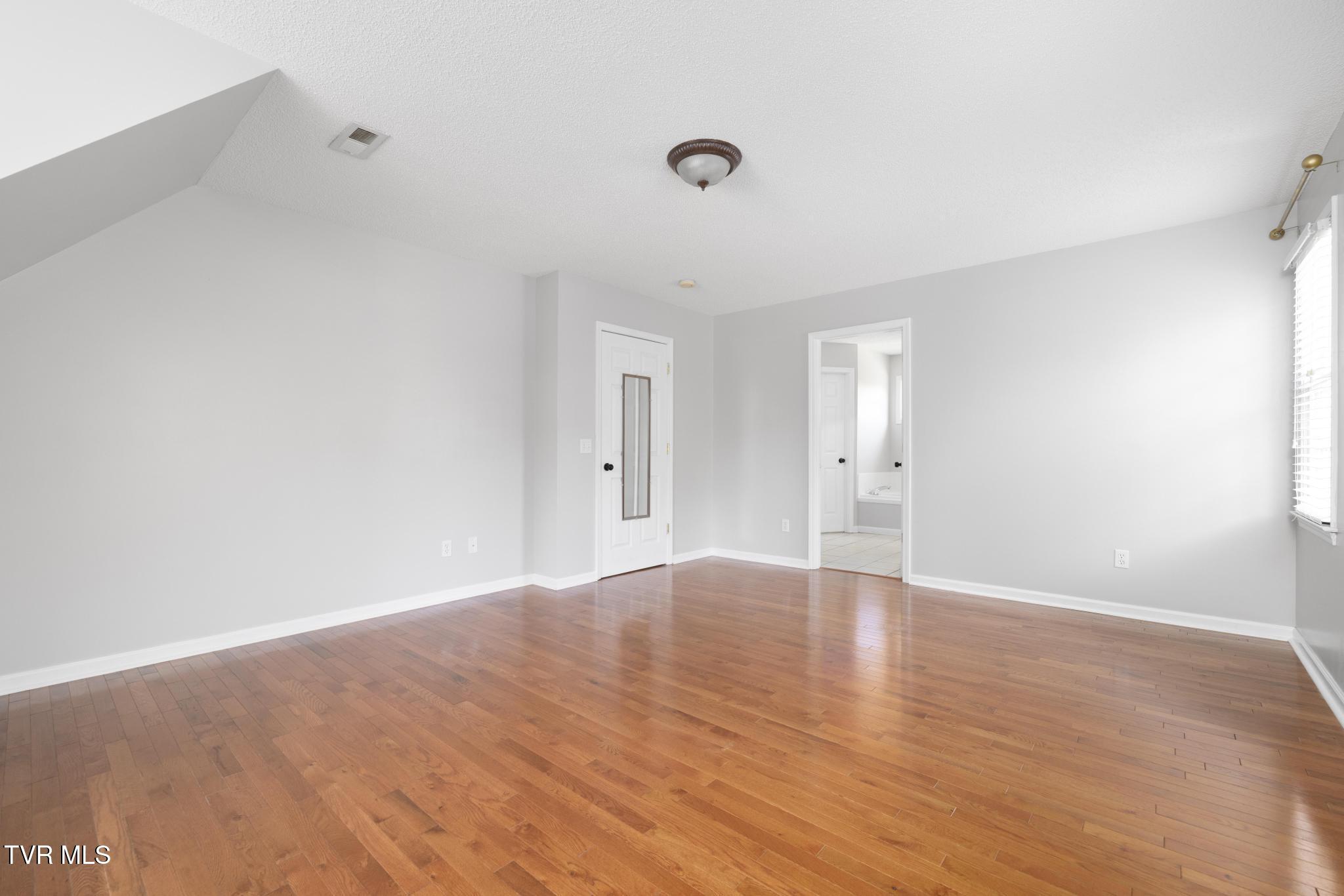 Gray, Tennessee, 37615, United States, 5 Bedrooms Bedrooms, ,4 BathroomsBathrooms,Residential,For Sale,1978234