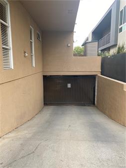 Santa Monica, California, 90404, United States, 2 Bedrooms Bedrooms, ,2 BathroomsBathrooms,Residential,For Sale,1864661