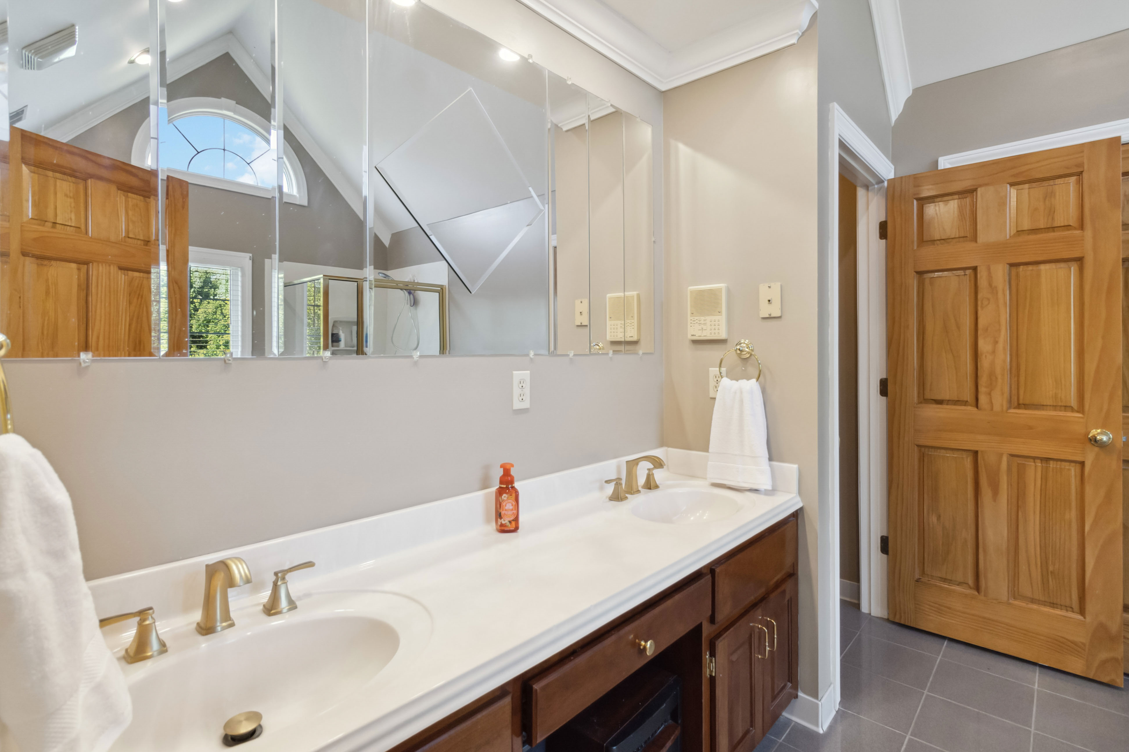 Corbin, Kentucky, 40701, United States, 10 Bedrooms Bedrooms, ,10 BathroomsBathrooms,Residential,For Sale,2045209