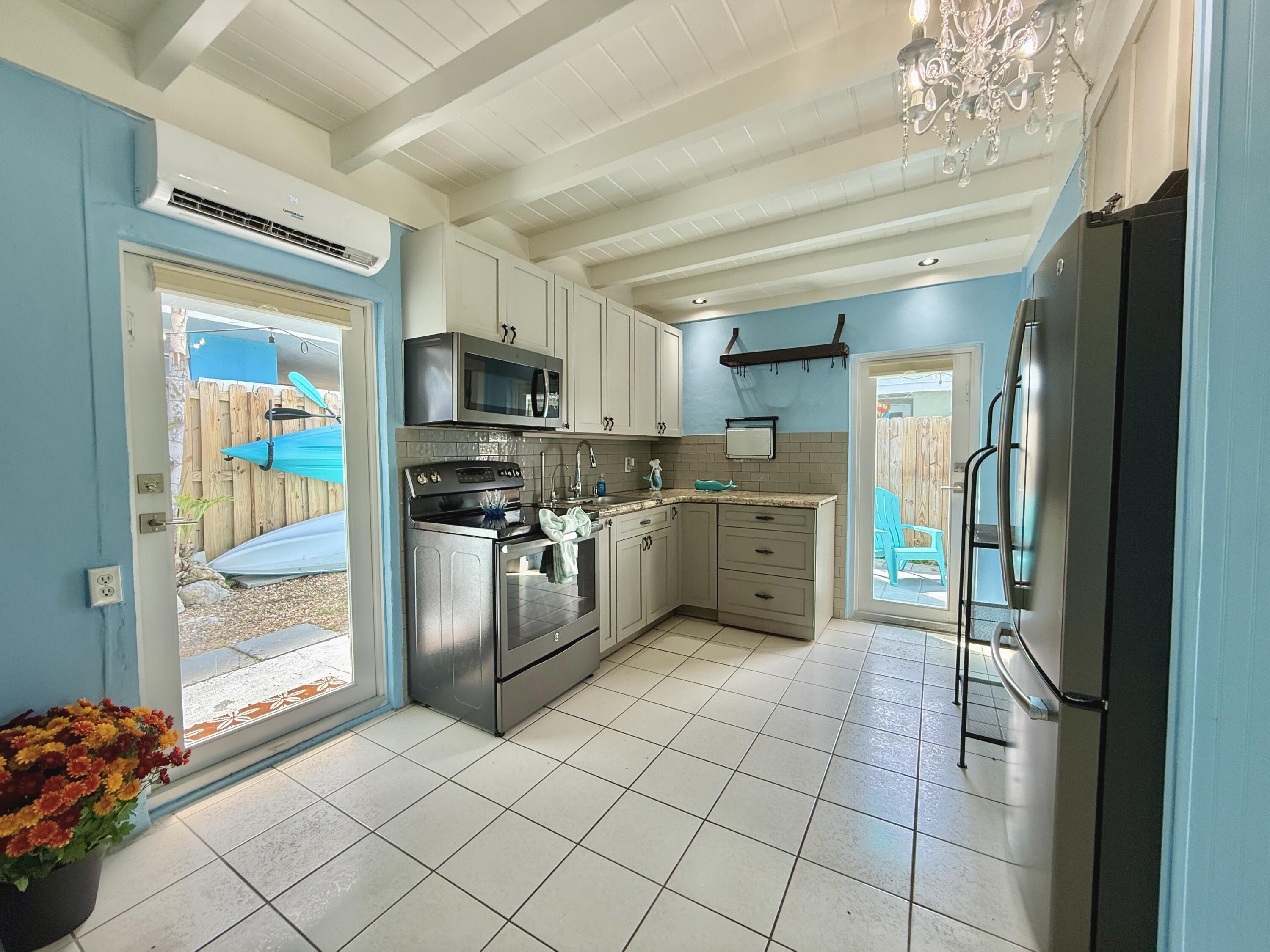 KEY LARGO, Florida, 33037, United States, 1 Bedroom Bedrooms, ,1 BathroomBathrooms,Residential,For Sale,1827867