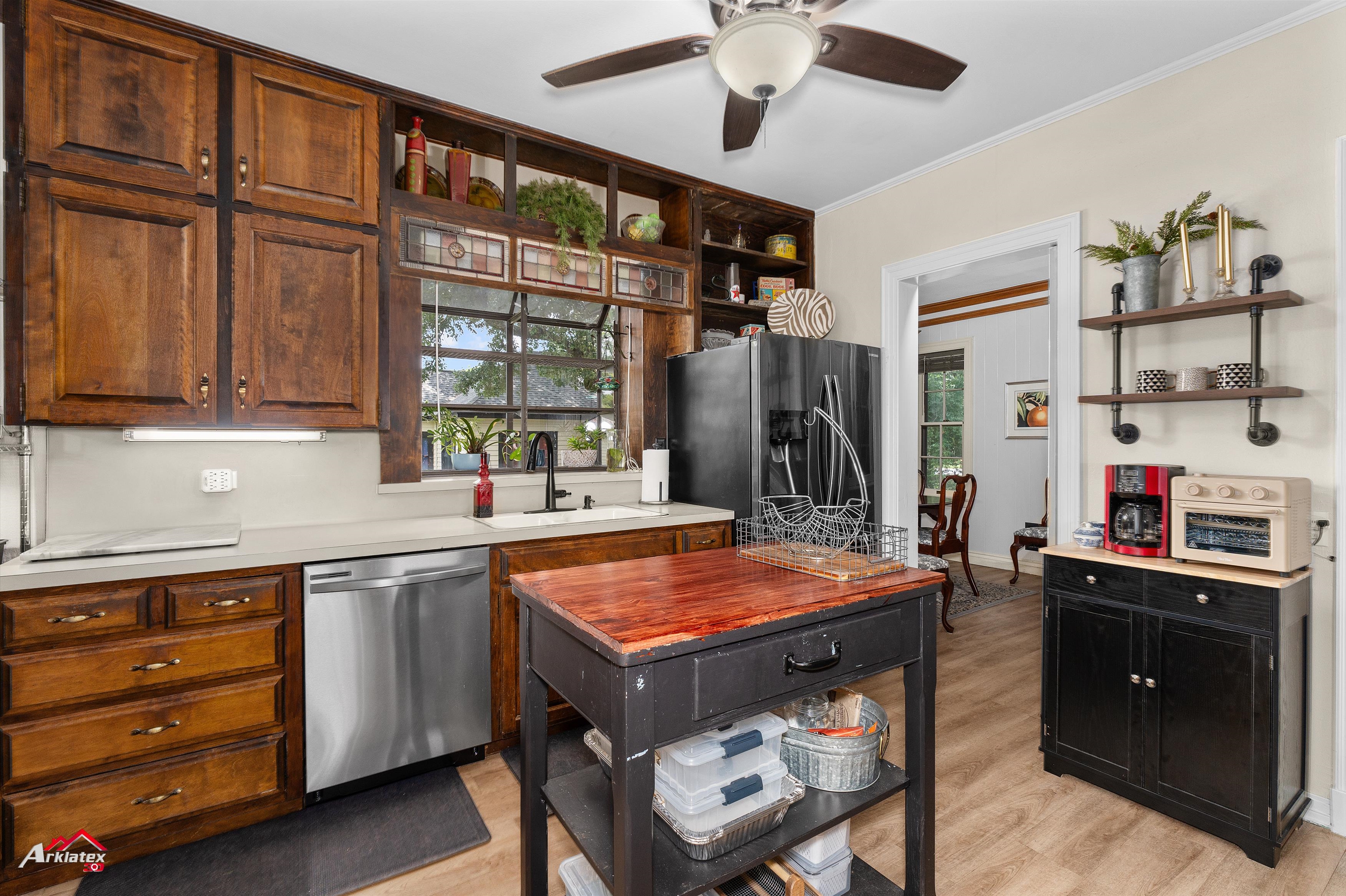 Henderson, Texas, 75654, United States, 3 Bedrooms Bedrooms, ,5 BathroomsBathrooms,Residential,For Sale,1930461
