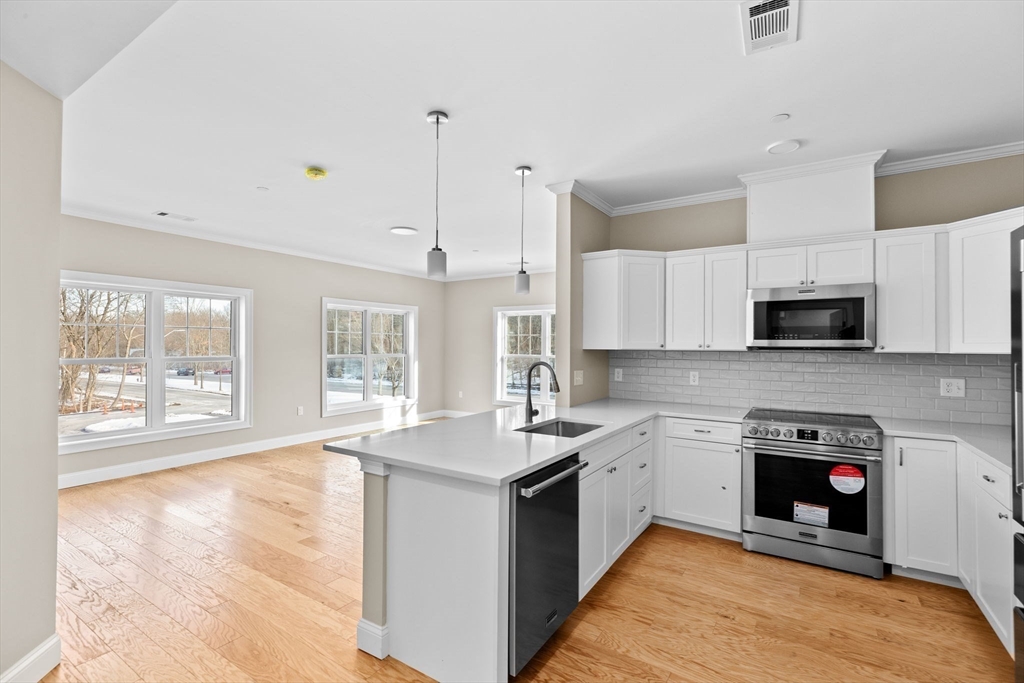 Milton, Massachusetts, 02186, United States, 3 Bedrooms Bedrooms, ,2 BathroomsBathrooms,Residential,For Sale,1786067