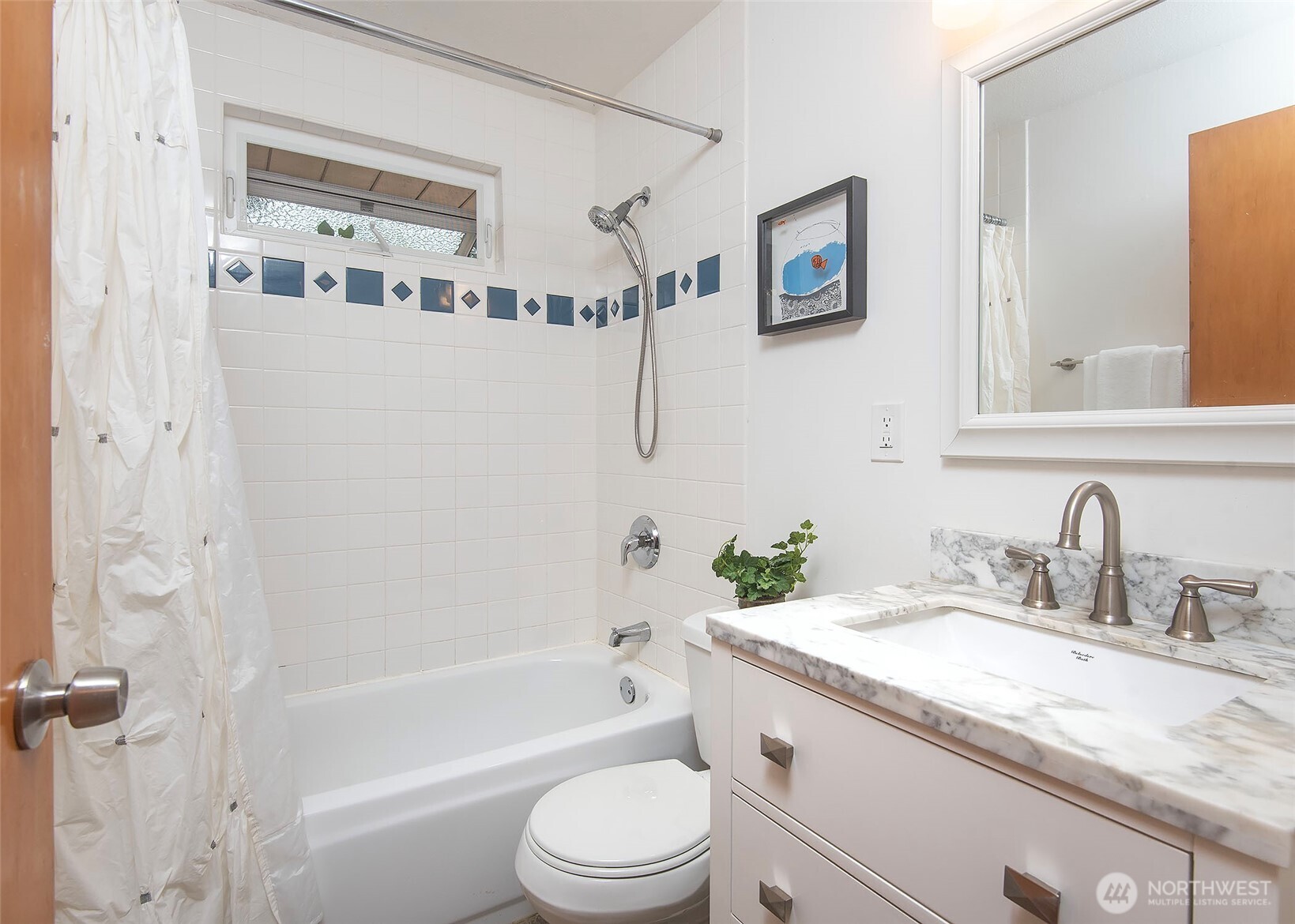 Shoreline, Washington, 98155, United States, 3 Bedrooms Bedrooms, ,1 BathroomBathrooms,Residential,For Sale,1961575