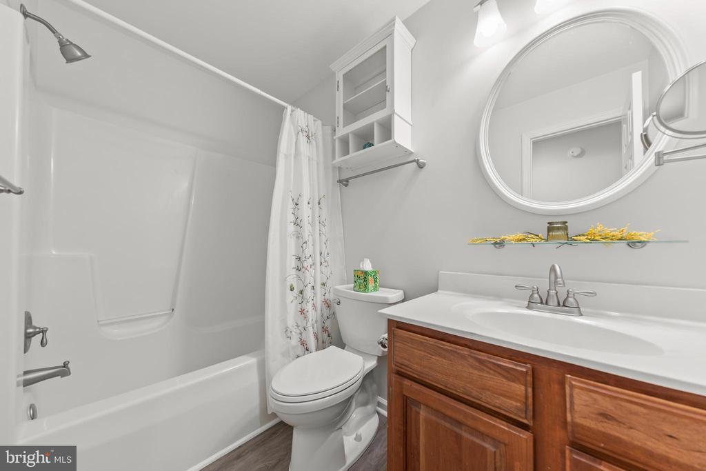 Strasburg, Virginia, 22657, United States, 2 Bedrooms Bedrooms, ,2 BathroomsBathrooms,Residential,For Sale,1996820