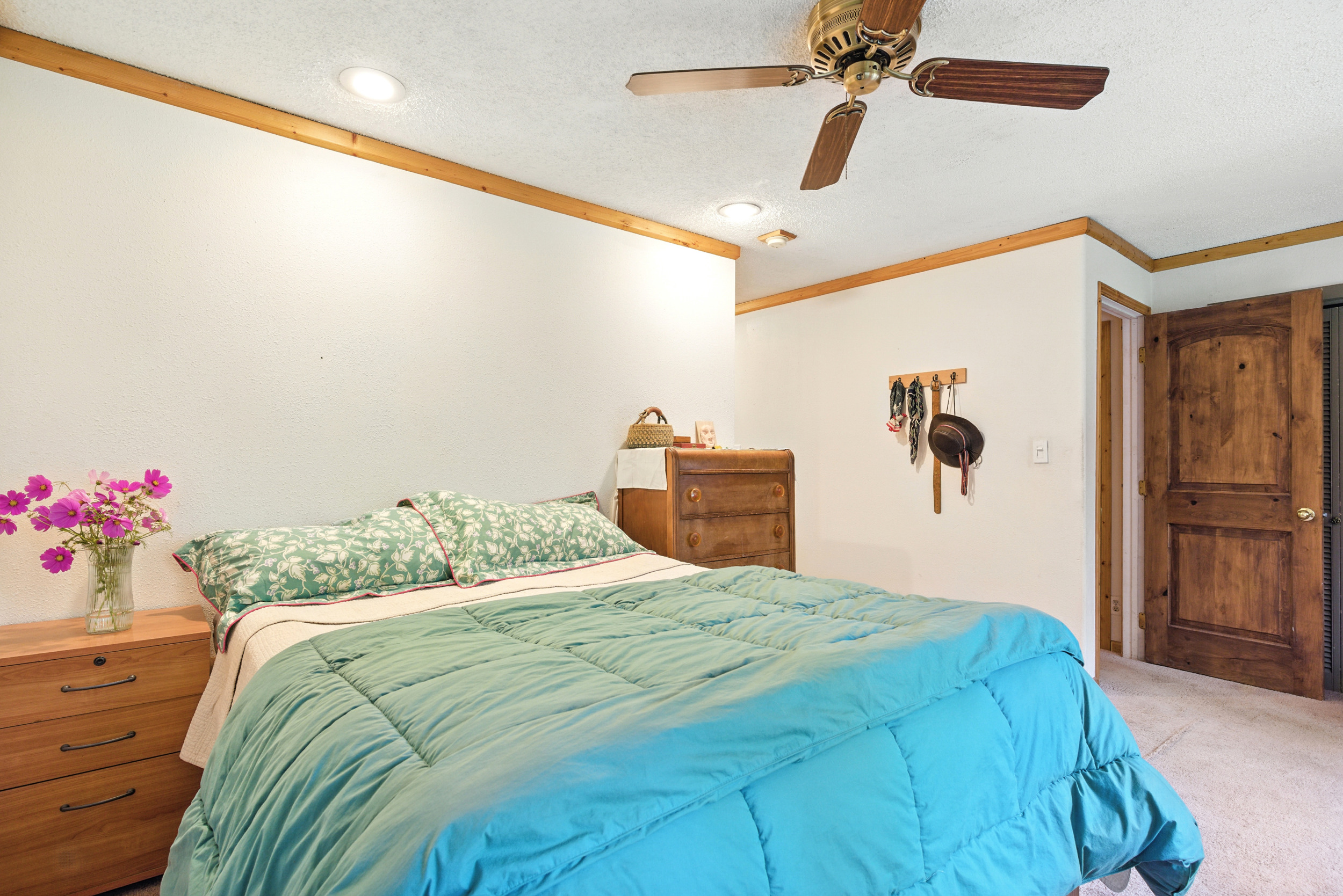 Sandpoint, Idaho, 83864, United States, 2 Bedrooms Bedrooms, ,2 BathroomsBathrooms,Residential,For Sale,2006058