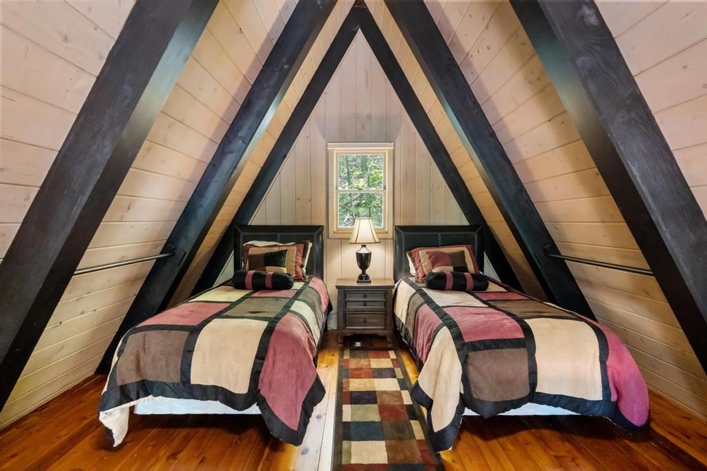 Harbor Springs, Michigan, 49740, United States, 2 Bedrooms Bedrooms, ,2 BathroomsBathrooms,Residential,For Sale,1901422