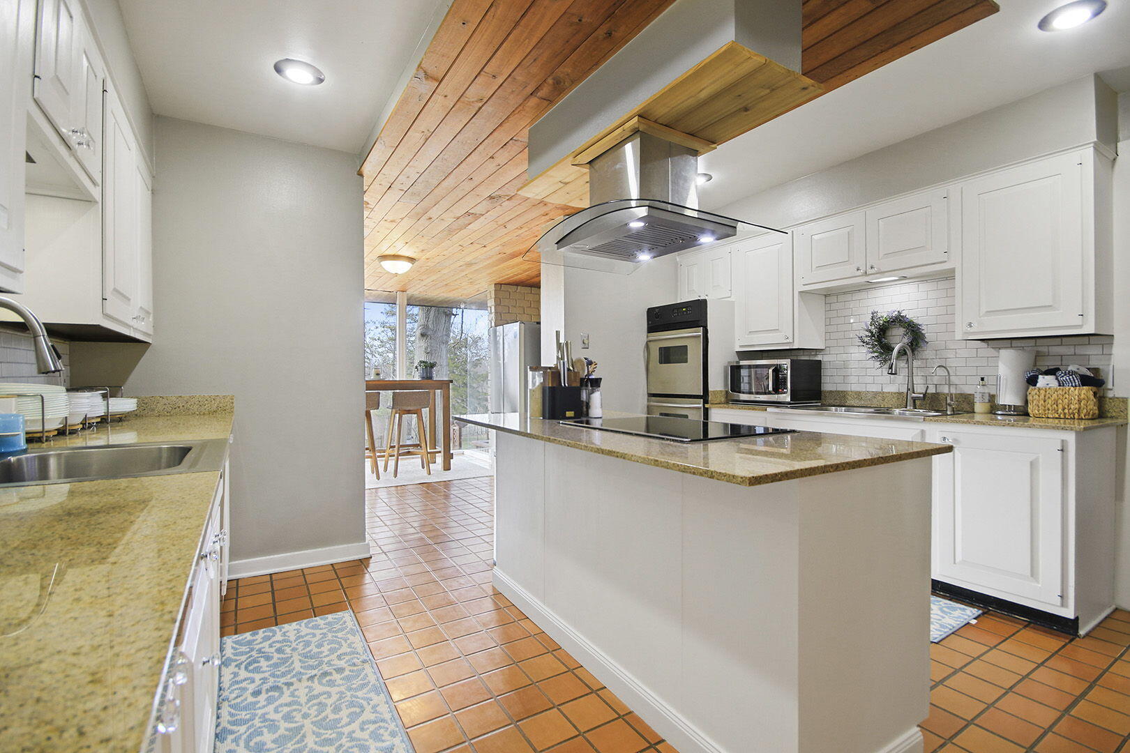 MOBERLY, Missouri, 65270, United States, 5 Bedrooms Bedrooms, ,5 BathroomsBathrooms,Residential,For Sale,2009284