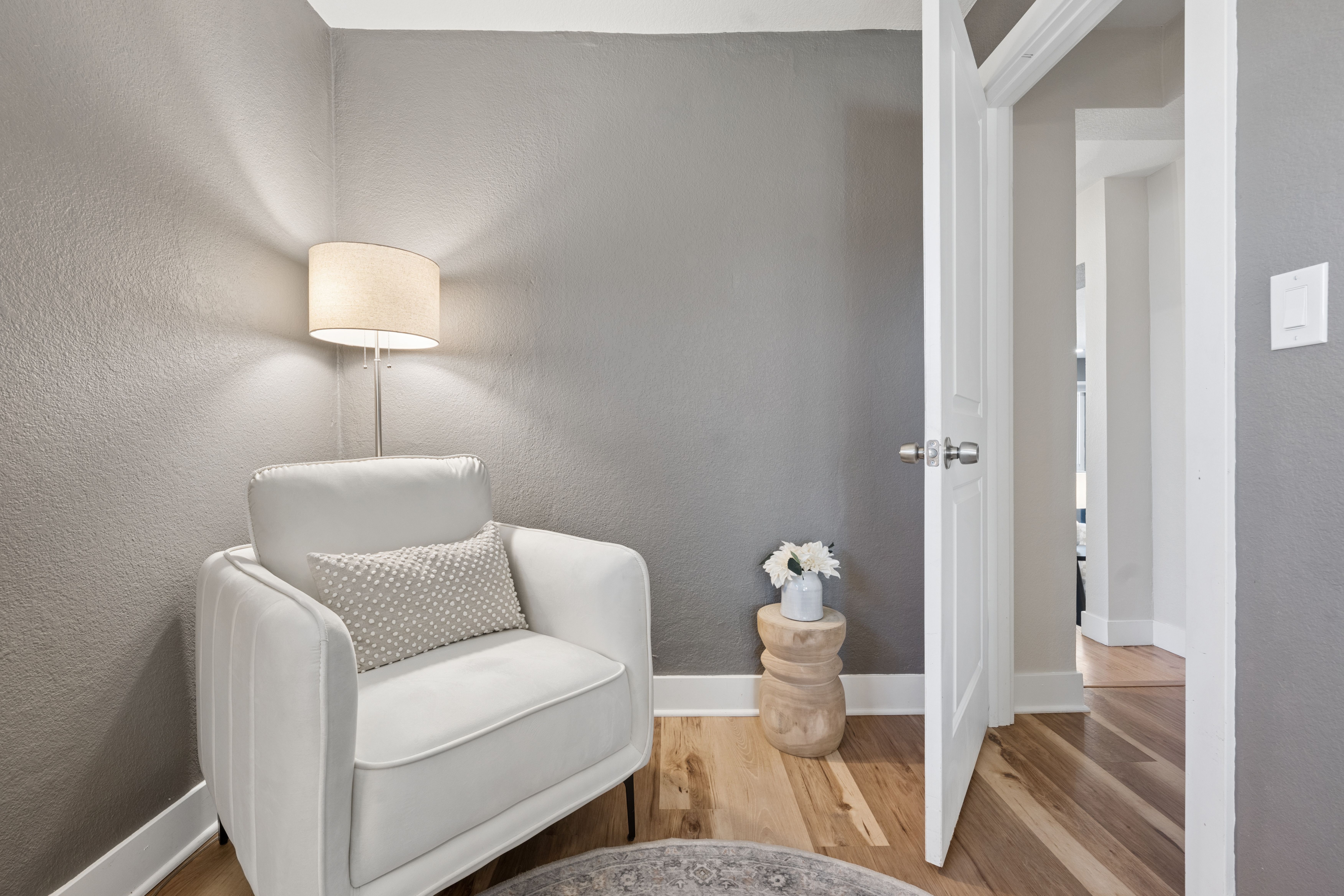  Stylish And Remarkably Versatile Remodeled Mid-Mod Residence - 物件實景