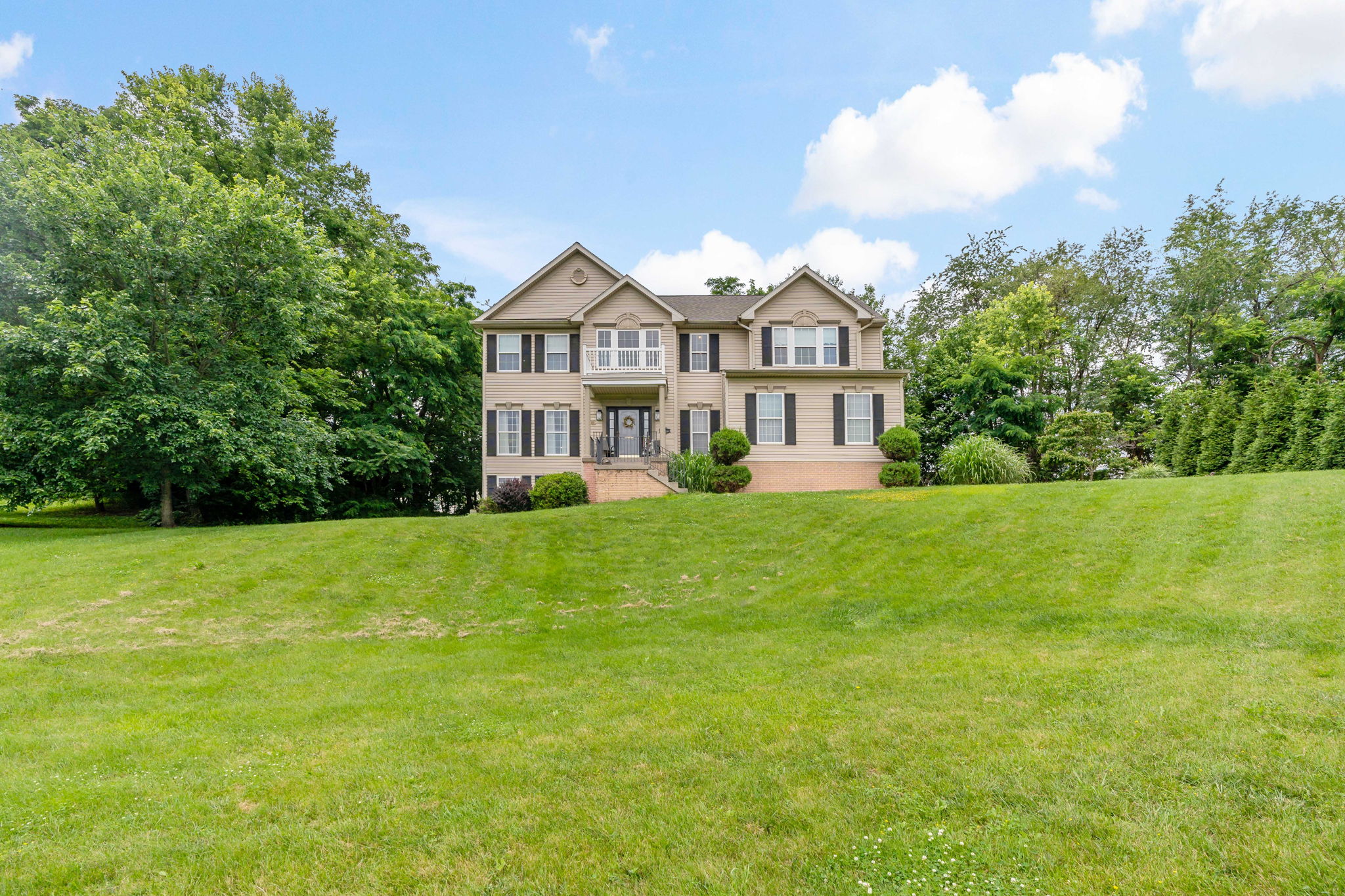 Martinsburg, West Virginia, 25403, United States, 4 Bedrooms Bedrooms, ,Residential,For Sale,1873550