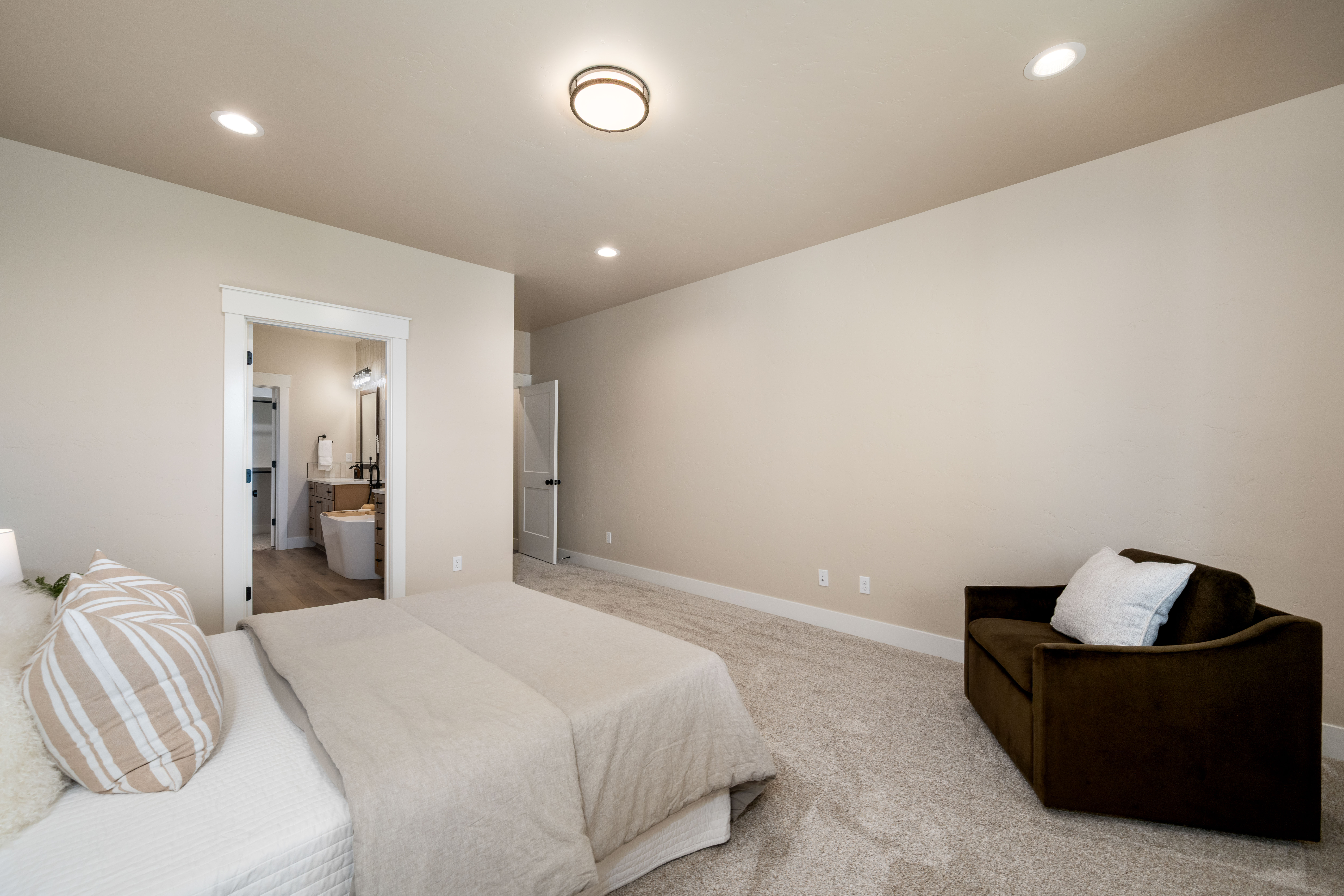  Brand new rambler with bonus room/ South Richland - 物件實景