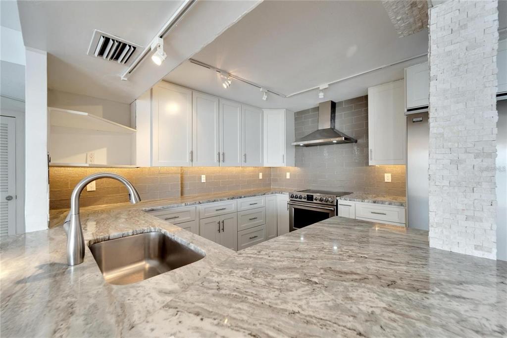 Tampa, Florida, 33629, United States, 2 Bedrooms Bedrooms, ,2 BathroomsBathrooms,Residential,For Sale,1993364