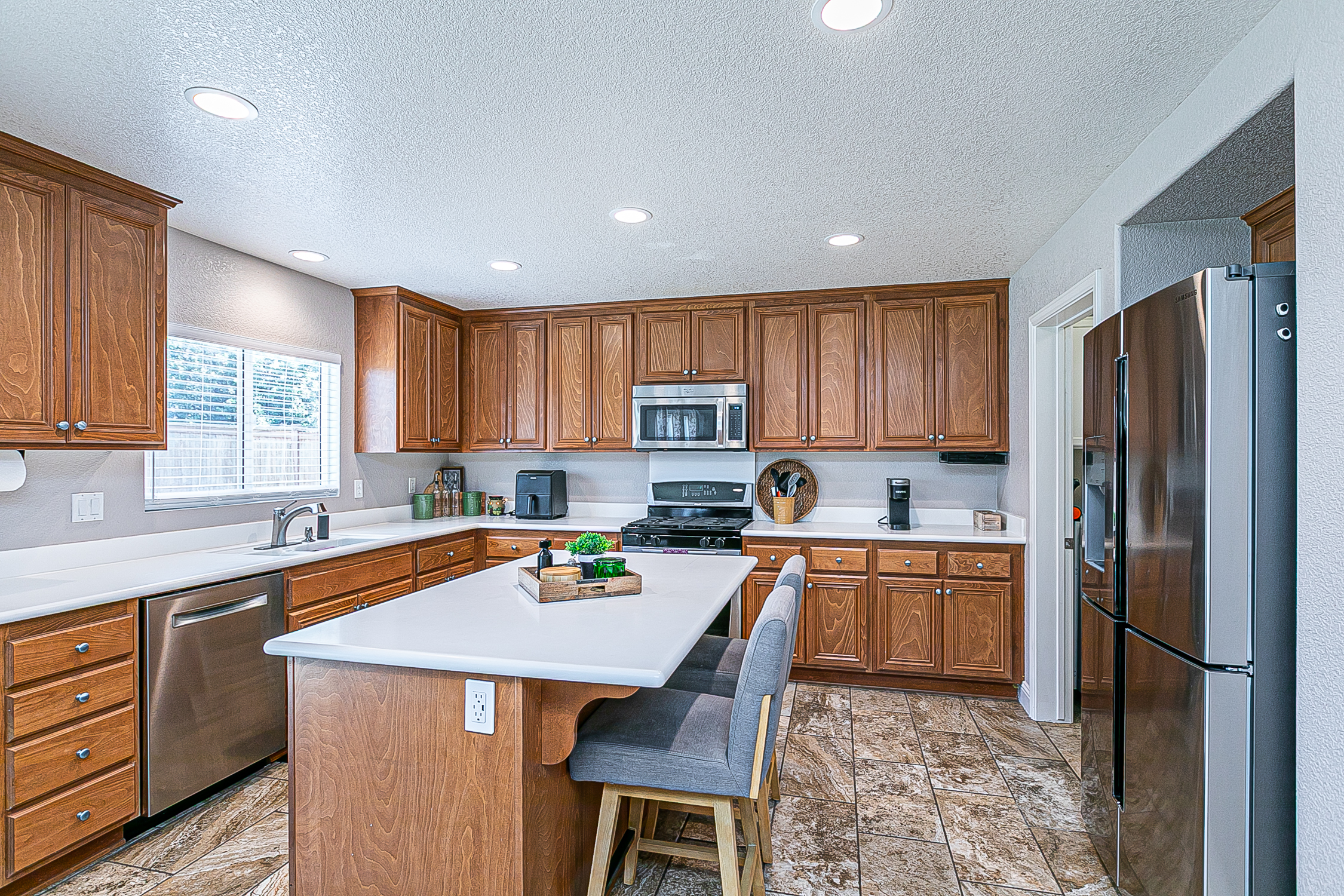 Lompoc, California, 93436, United States, 4 Bedrooms Bedrooms, ,3 BathroomsBathrooms,Residential,For Sale,1924716