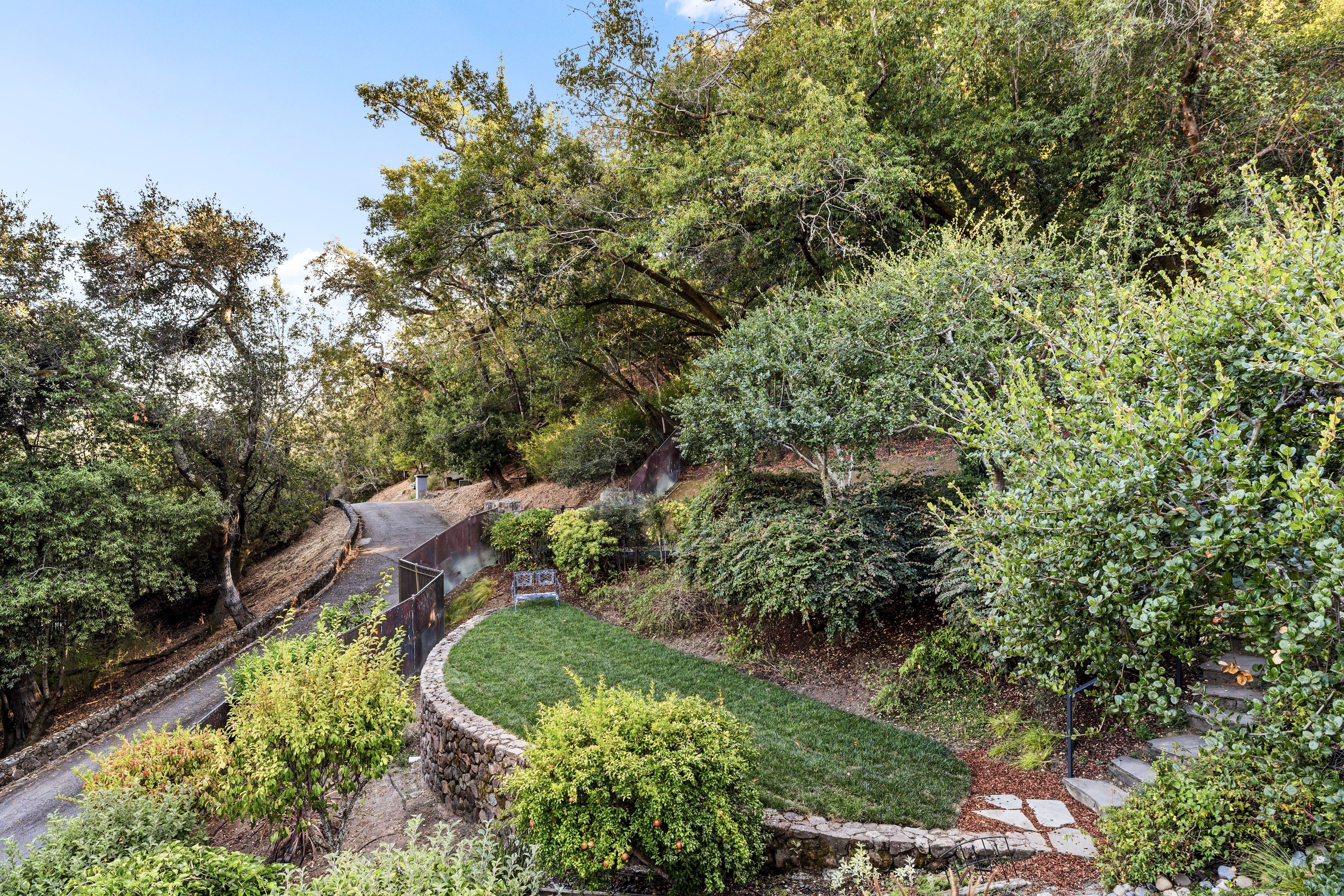  Resort Living in Sorich Park — Gated Mediterranean Estate With Pool and Views - 物件實景