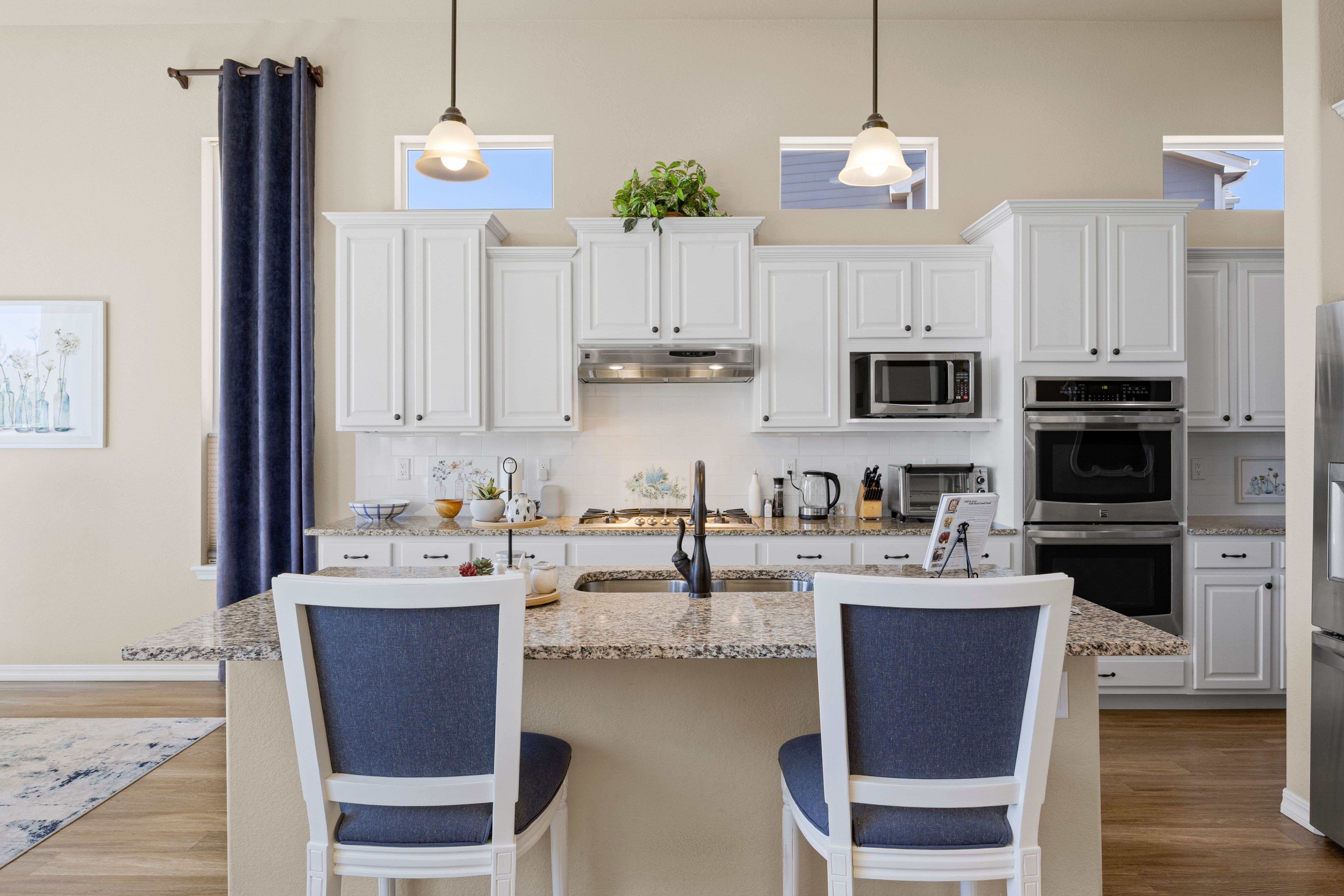  Open, Spacious, Upgraded, Walkout Rancher is Meticulous and with Views - 物件實景