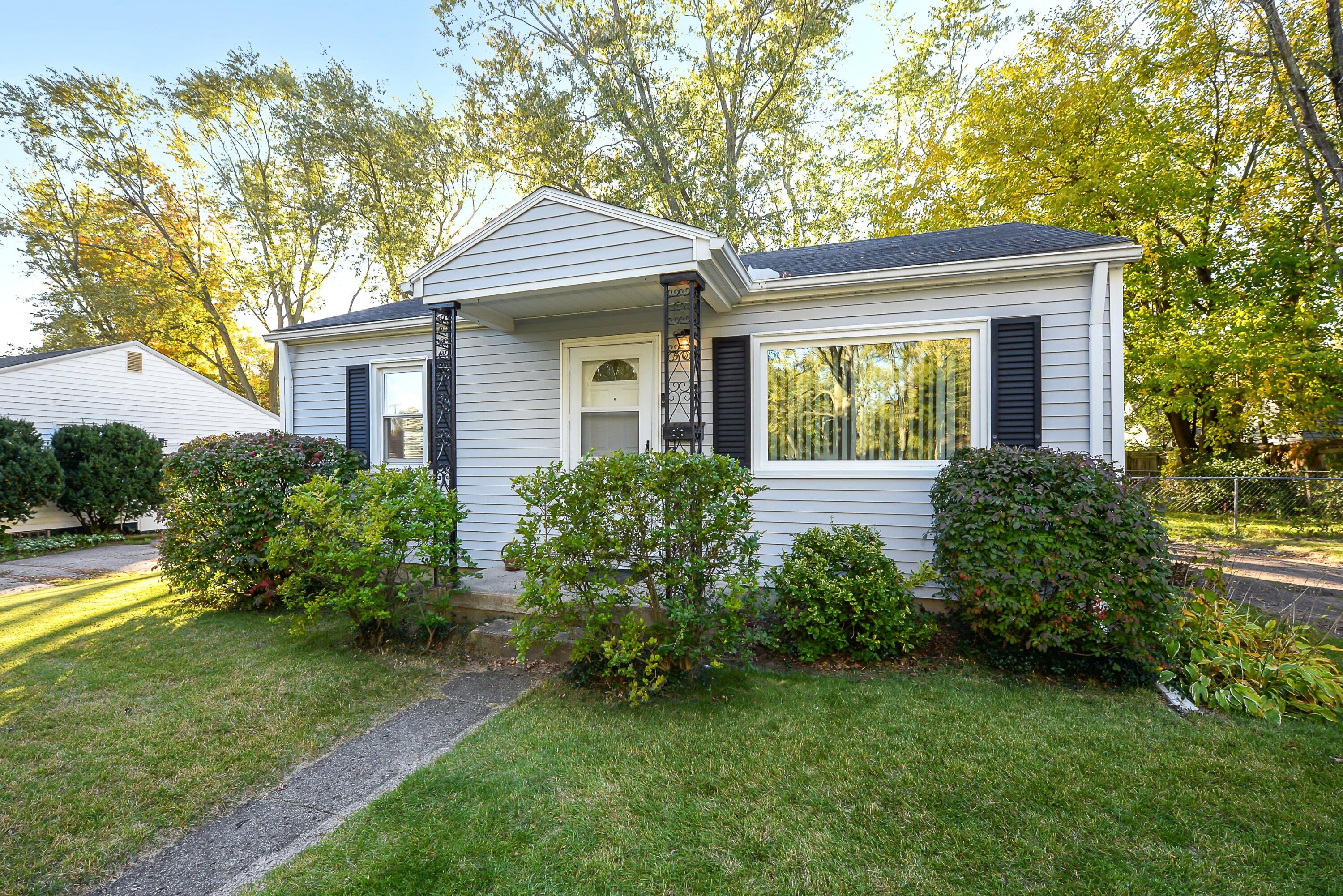 Hollis Ave, Ypsilanti, MI 48198