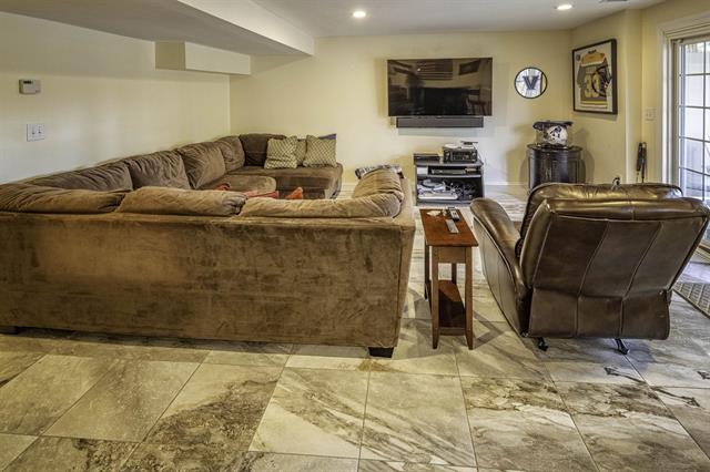 Dover, New Hampshire, 03820, United States, 3 Bedrooms Bedrooms, ,3 BathroomsBathrooms,Residential,For Sale,1989381