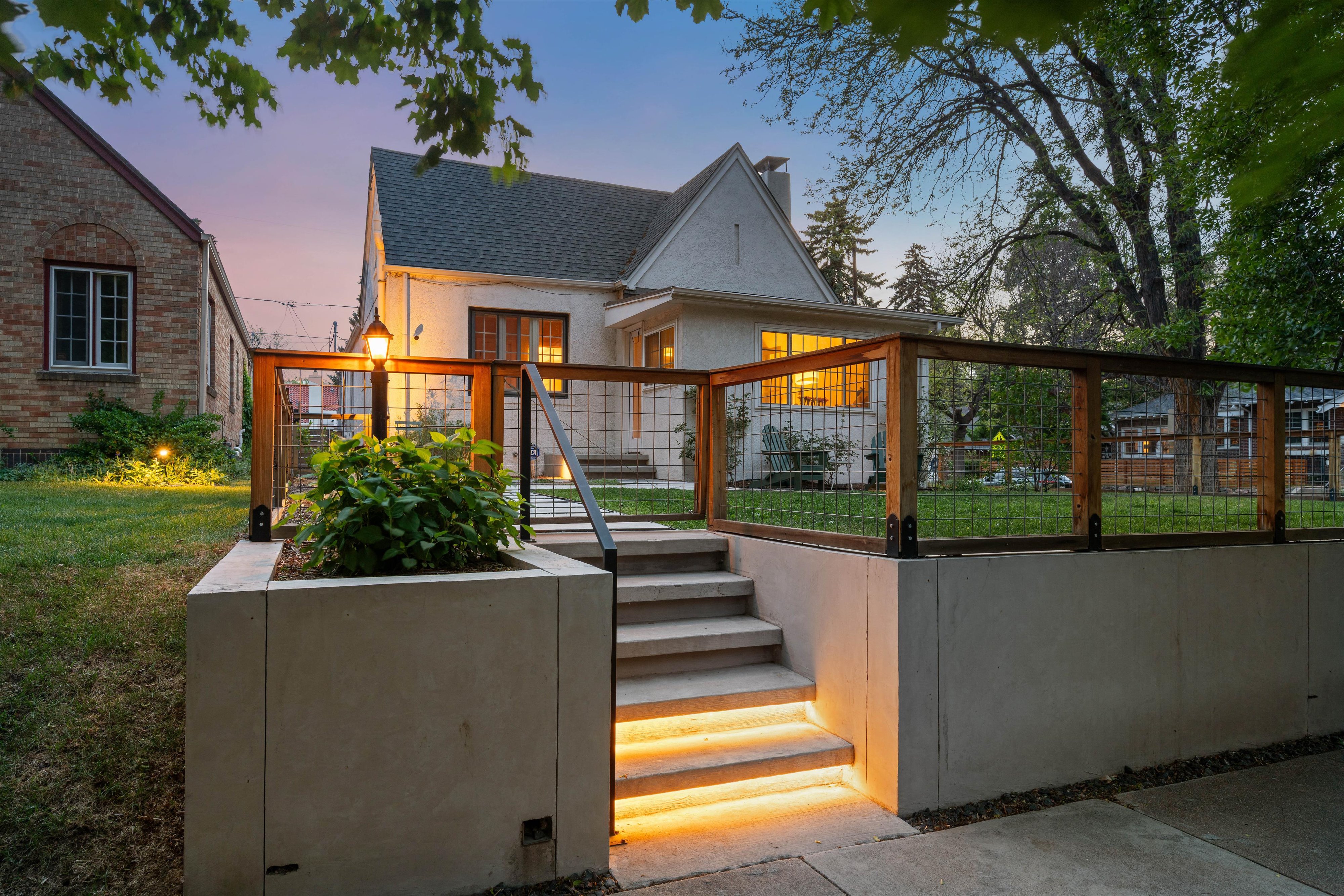  3040 E 9th Avenue is the kind of address that rarely becomes available. - 物件實景