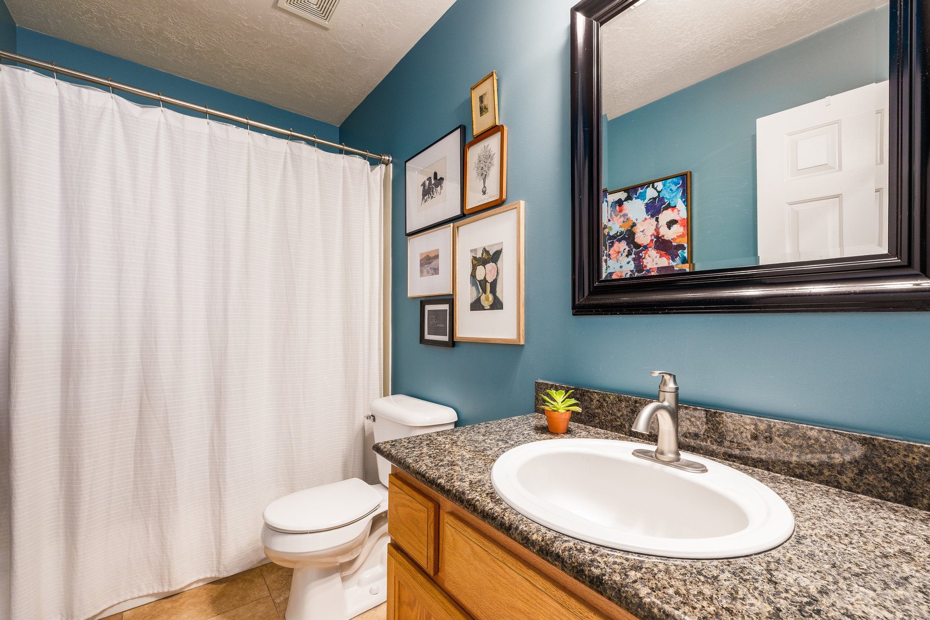  Updated 4-Bed with RV Parking, Mountain Views, and Large Fenced Backyard - 物件實景