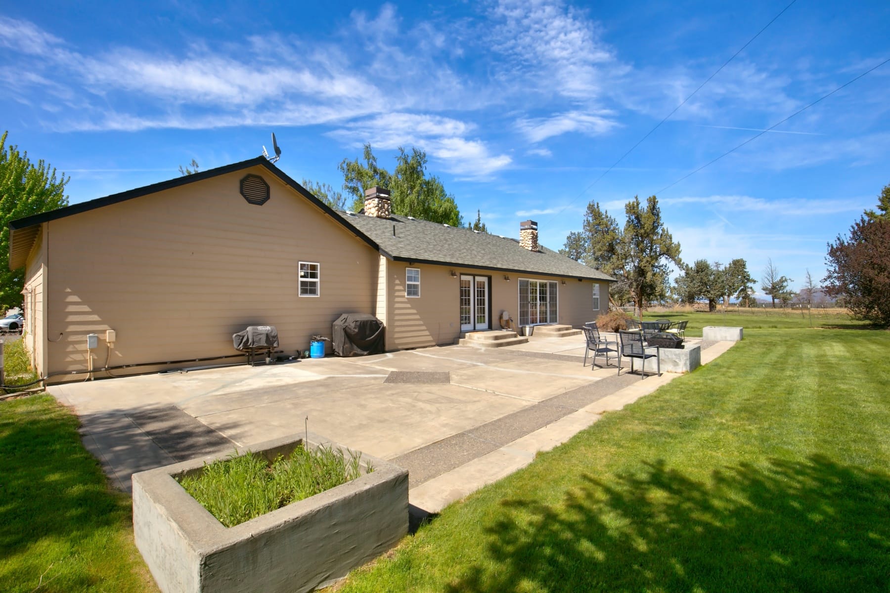  12913 S W Lark Meadow Lane Powell Butte, OR 97753 - 物件實景