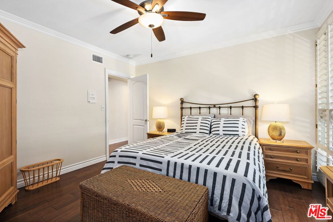 Los Angeles, California, 90056, United States, 5 Bedrooms Bedrooms, ,3 BathroomsBathrooms,Residential,For Sale,1987741