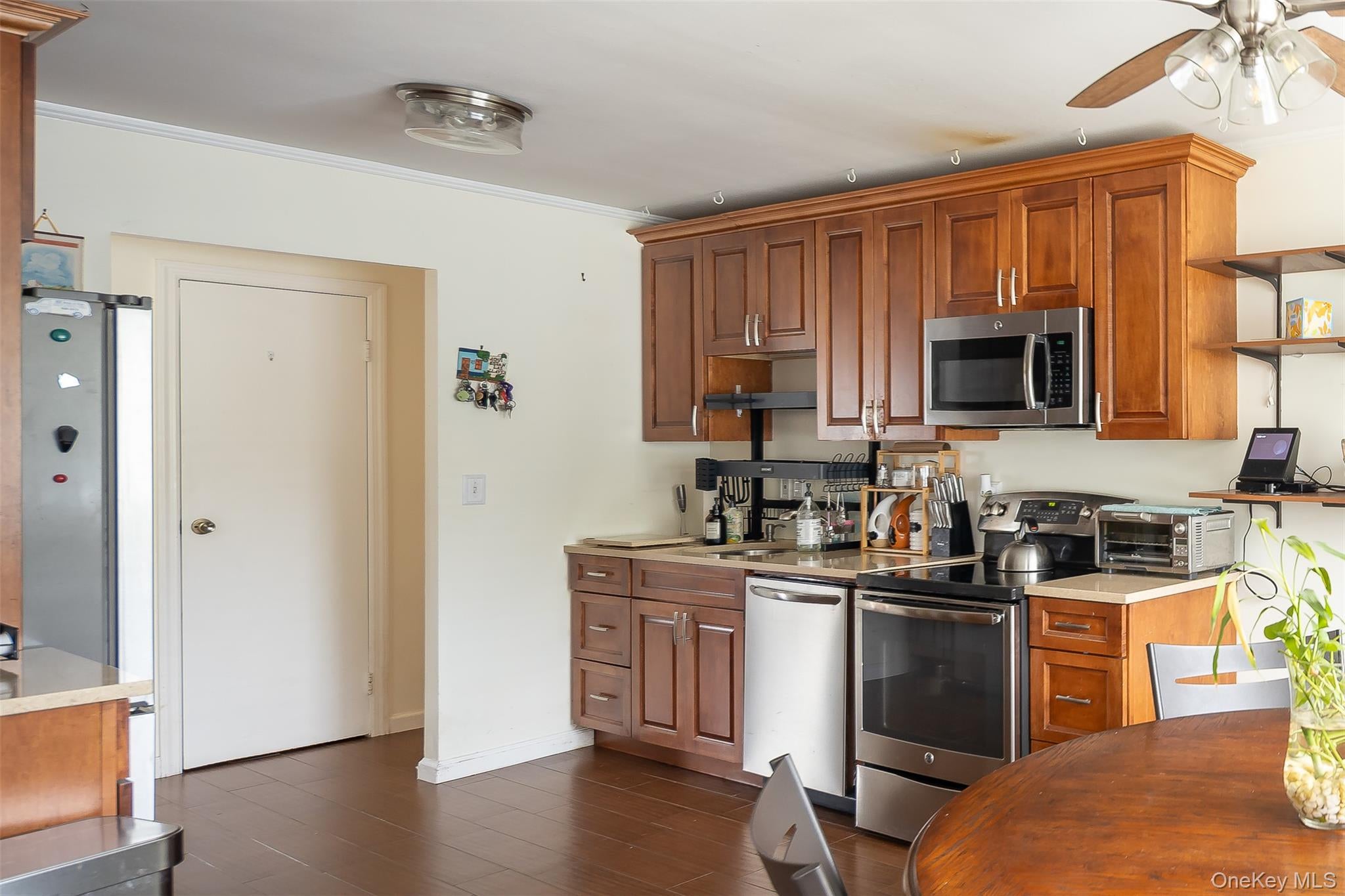 Port Jefferson Station, New York, 11776, United States, 3 Bedrooms Bedrooms, ,2 BathroomsBathrooms,Residential,For Sale,1938737