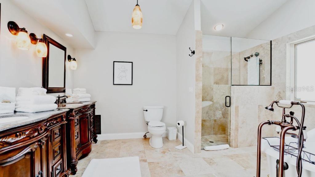 Bradenton, Florida, 34209, United States, 3 Bedrooms Bedrooms, ,4 BathroomsBathrooms,Residential,For Sale,1896605