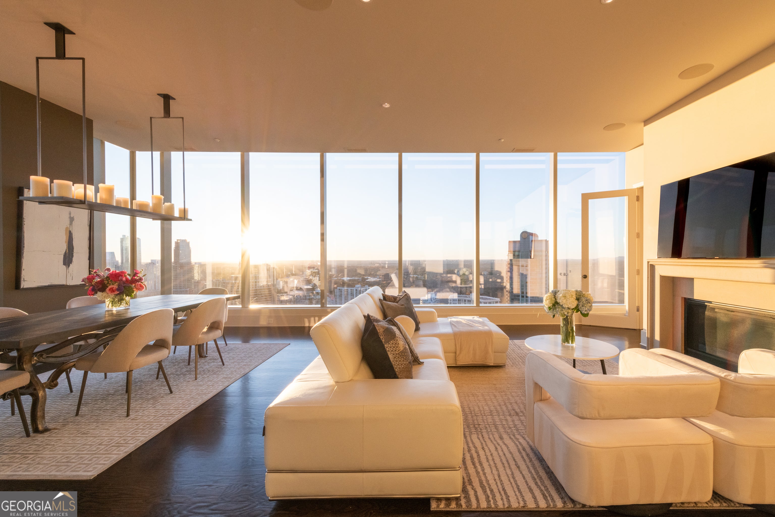 Atlanta, Georgia, 30326, United States, 3 Bedrooms Bedrooms, ,4 BathroomsBathrooms,Residential,For Sale,1858951