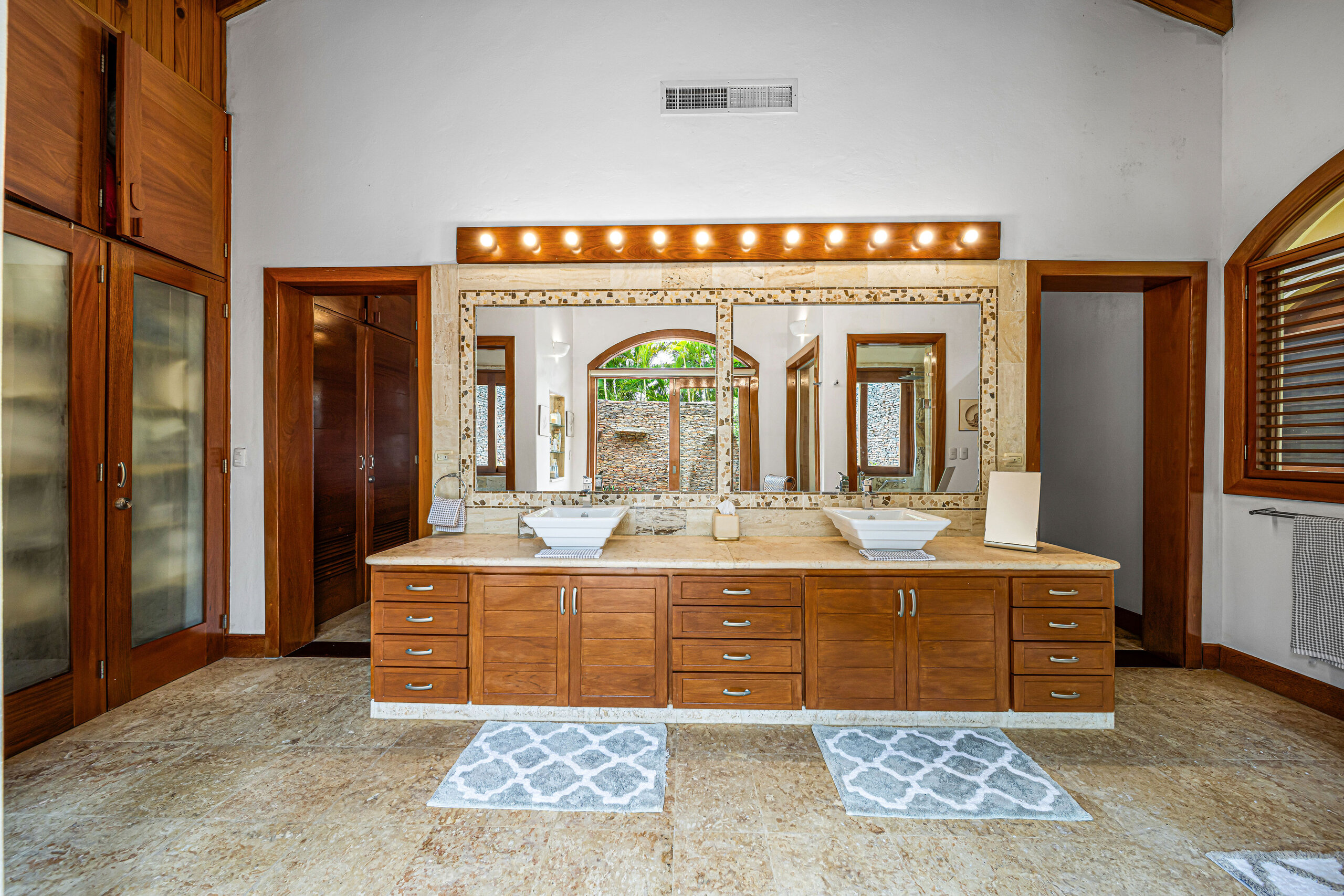  Punta Aguila 54 :  Large One-Level Corner Villa Overlooking the Lake and Teeth - 物件實景