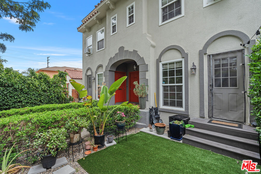 Los Angeles, California, 90019, United States, 6 Bedrooms Bedrooms, ,Residential,For Sale,1908523