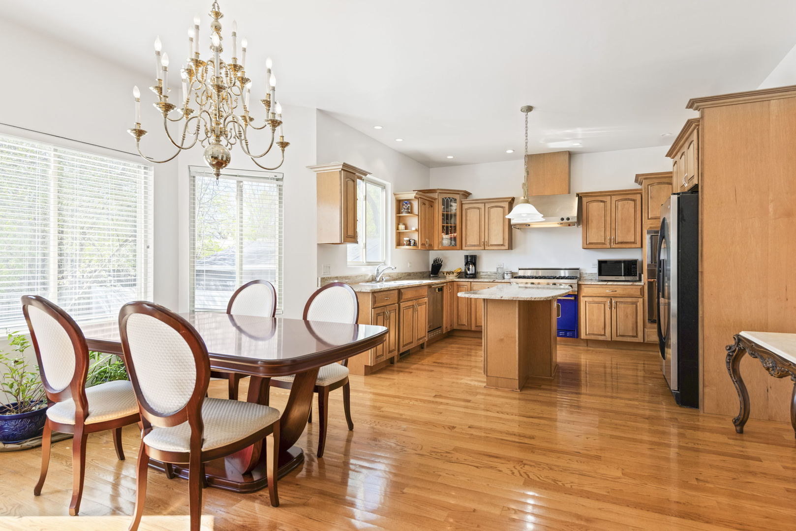Lincolnshire, Illinois, 60069, United States, 4 Bedrooms Bedrooms, ,4 BathroomsBathrooms,Residential,For Sale,1877536