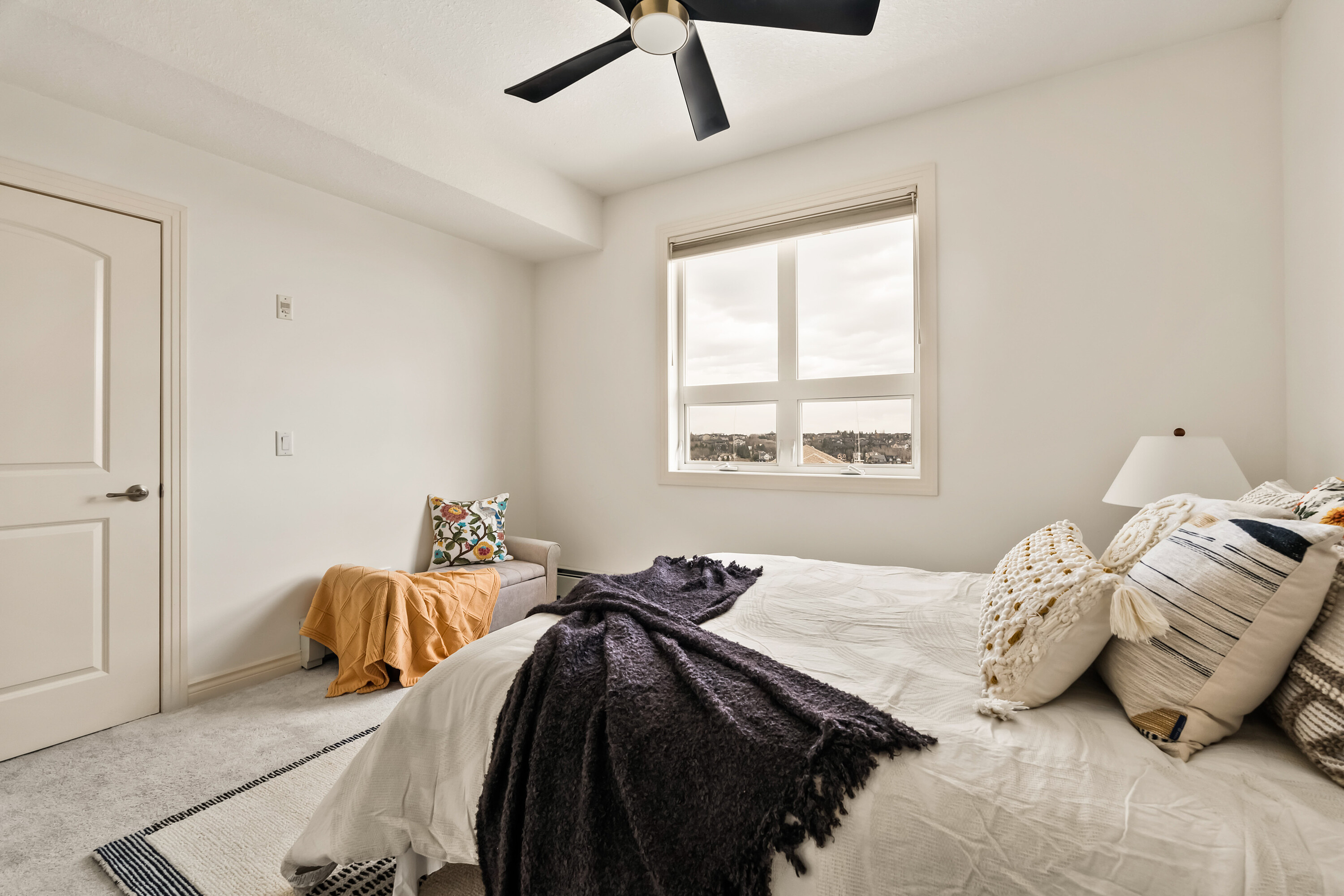  Refined Springbank Hill Living - 物件實景