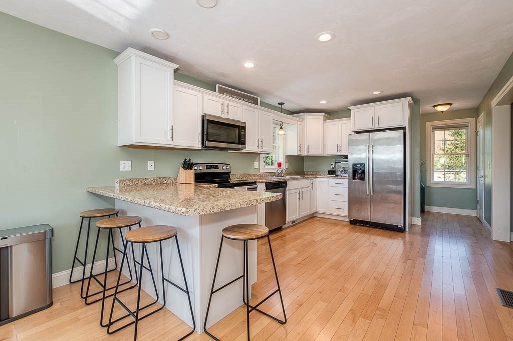Lakeville, Massachusetts, 02347, United States, 3 Bedrooms Bedrooms, ,3 BathroomsBathrooms,Residential,For Sale,1921746
