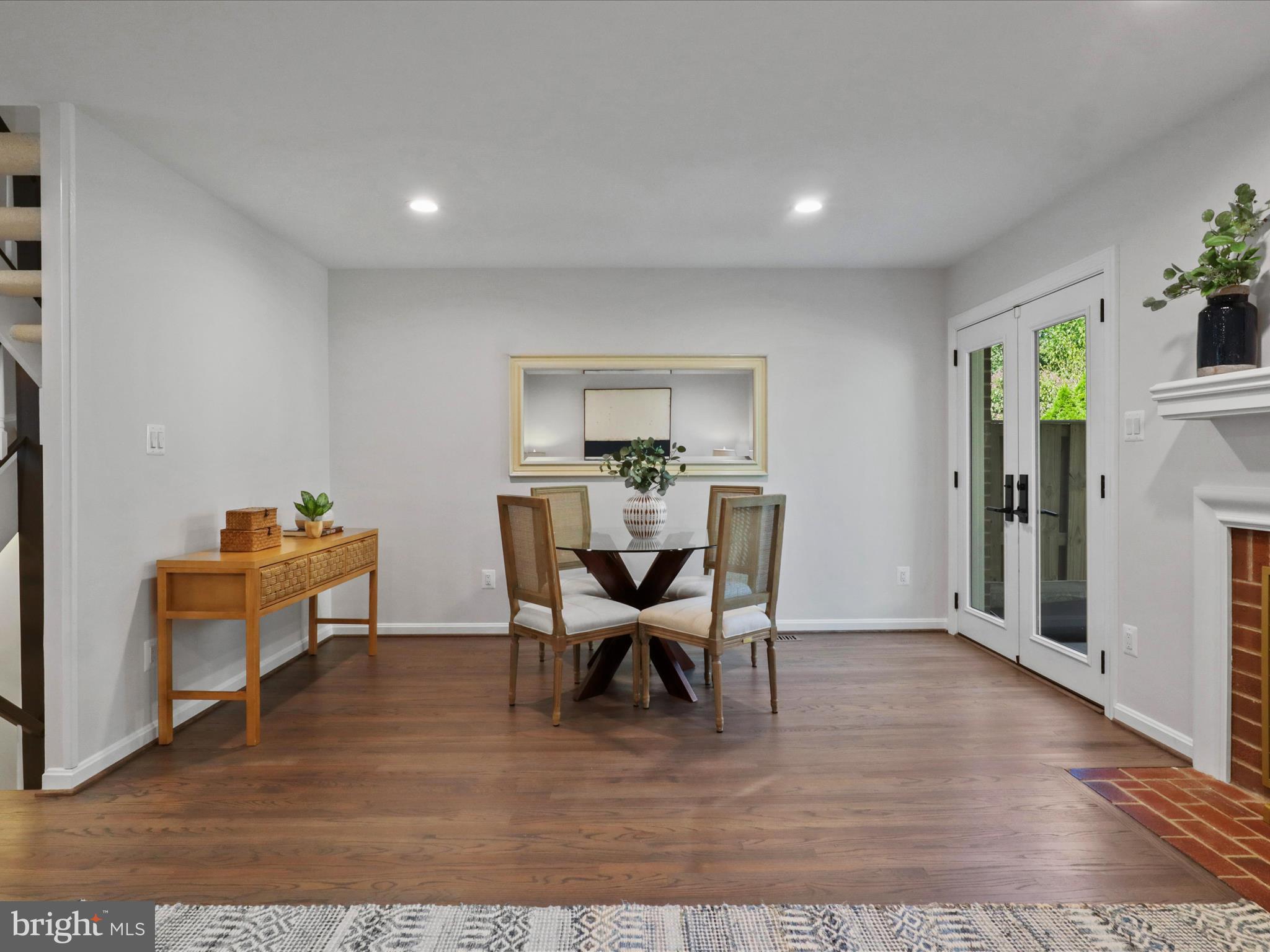 Arlington, Virginia, 22205, United States, 3 Bedrooms Bedrooms, ,3 BathroomsBathrooms,Residential,For Sale,1943915