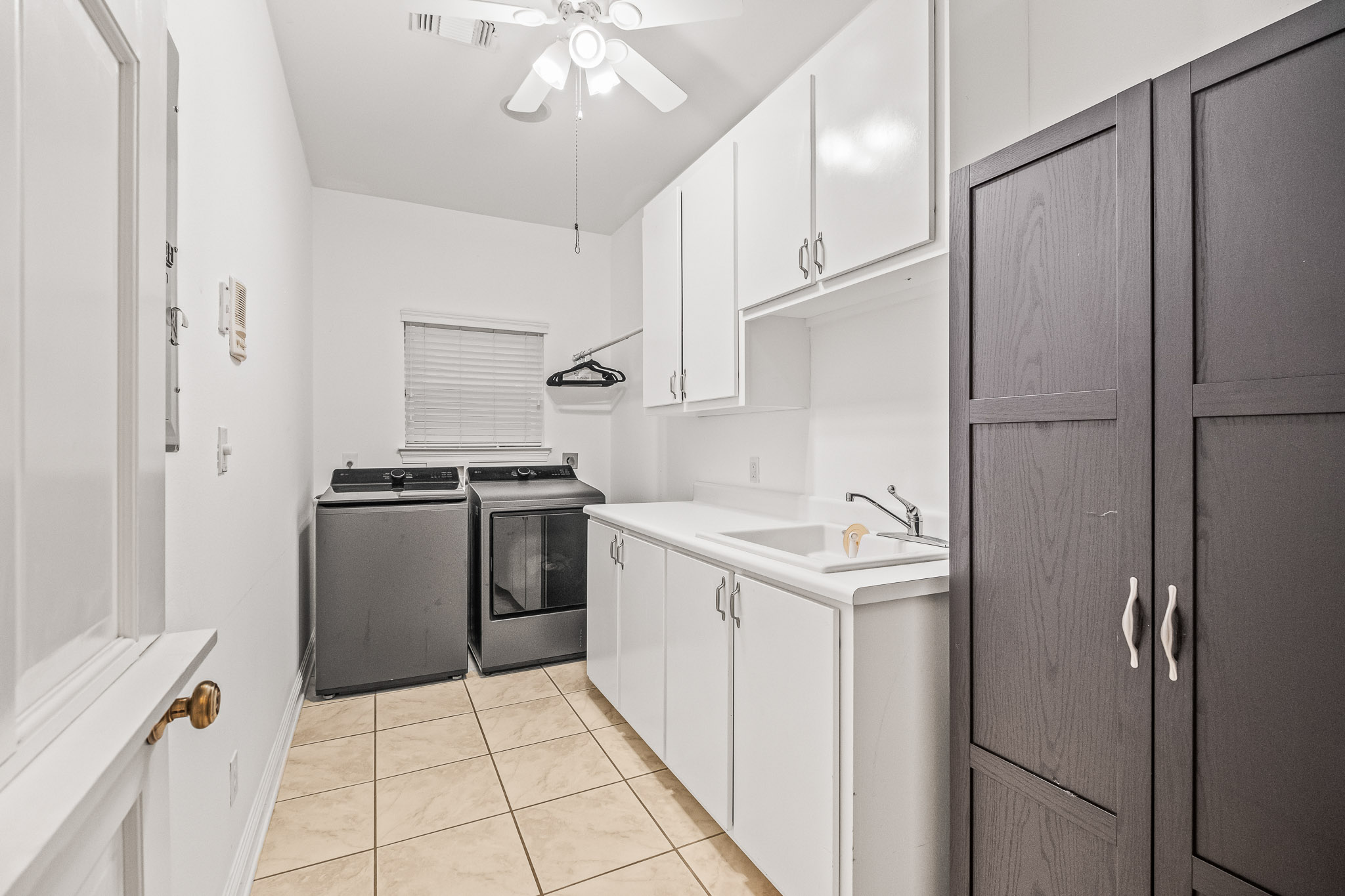 Pace, Florida, 32571, United States, 3 Bedrooms Bedrooms, ,4 BathroomsBathrooms,Residential,For Sale,1878434