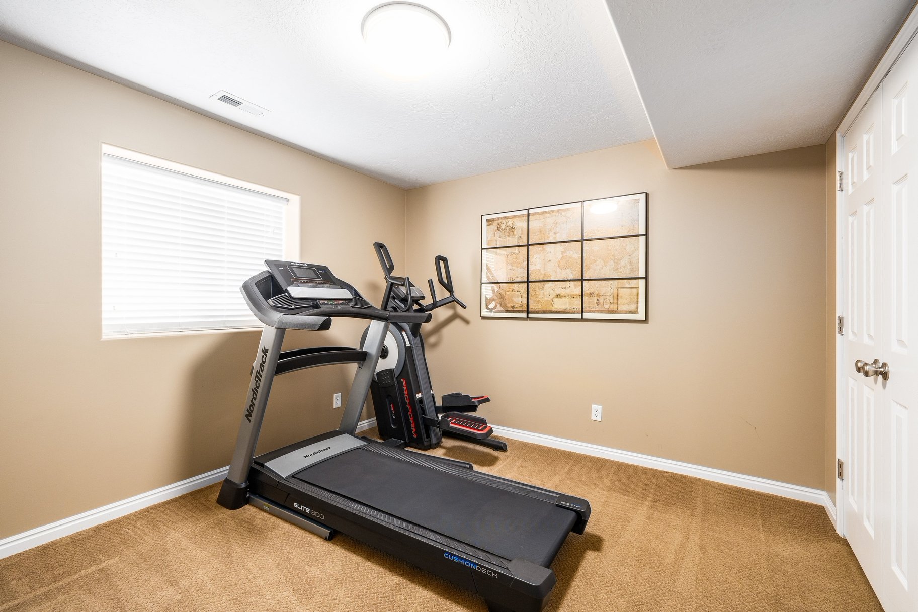  Updated 4-Bed with RV Parking, Mountain Views, and Large Fenced Backyard - 物件實景
