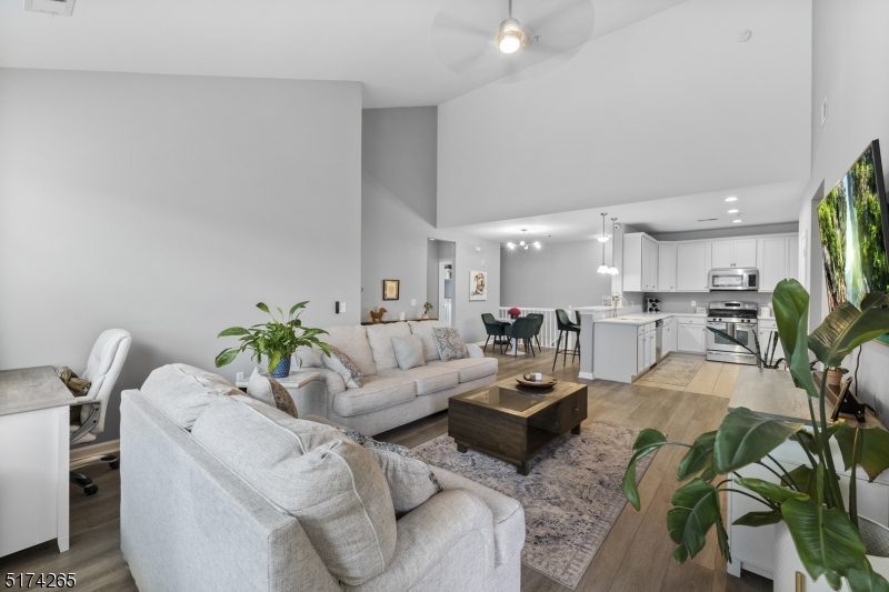 Hanover Twp., New Jersey, 07981, United States, 2 Bedrooms Bedrooms, ,2 BathroomsBathrooms,Residential,For Sale,2003399