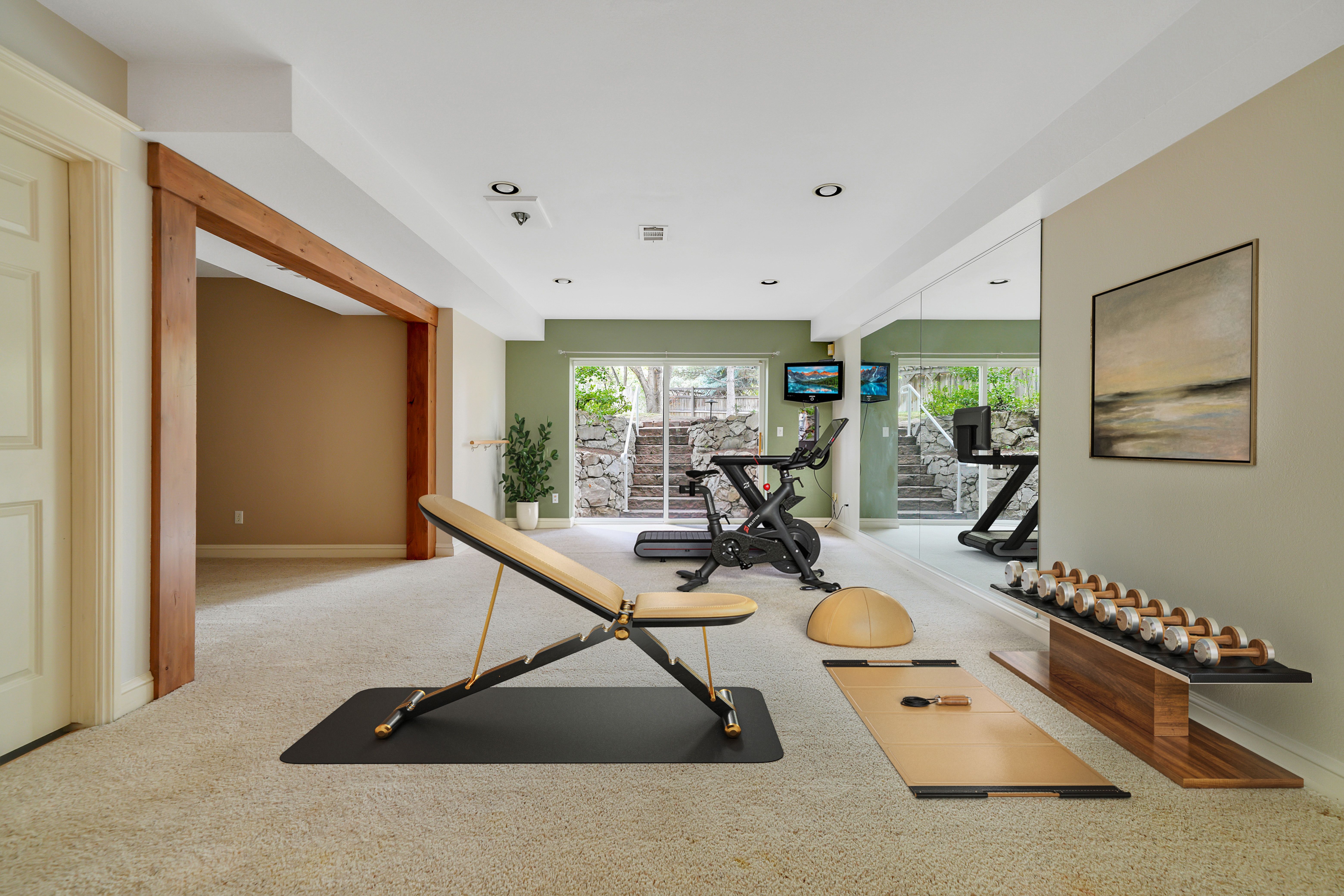  Custom Home with Vaulted Ceilings, Sauna and Wine Storage - 物件實景