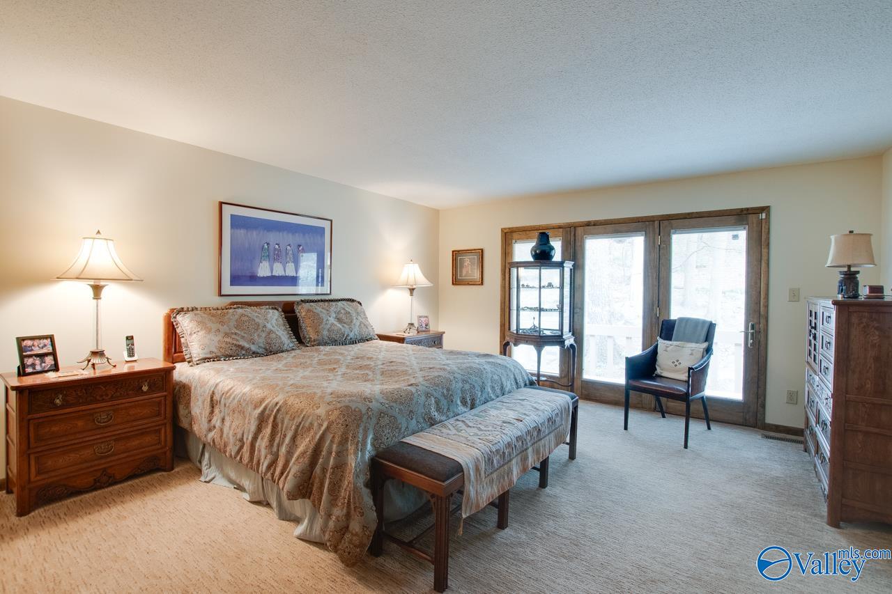 Huntsville, Alabama, 35802, United States, 4 Bedrooms Bedrooms, ,3 BathroomsBathrooms,Residential,For Sale,1996738