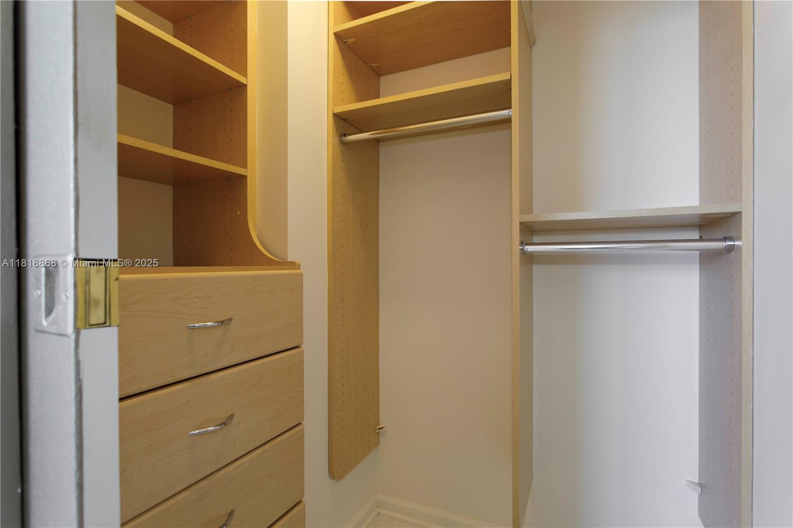 Miami Beach, Florida, 33140, United States, 2 Bedrooms Bedrooms, ,2 BathroomsBathrooms,Residential,For Sale,1849750