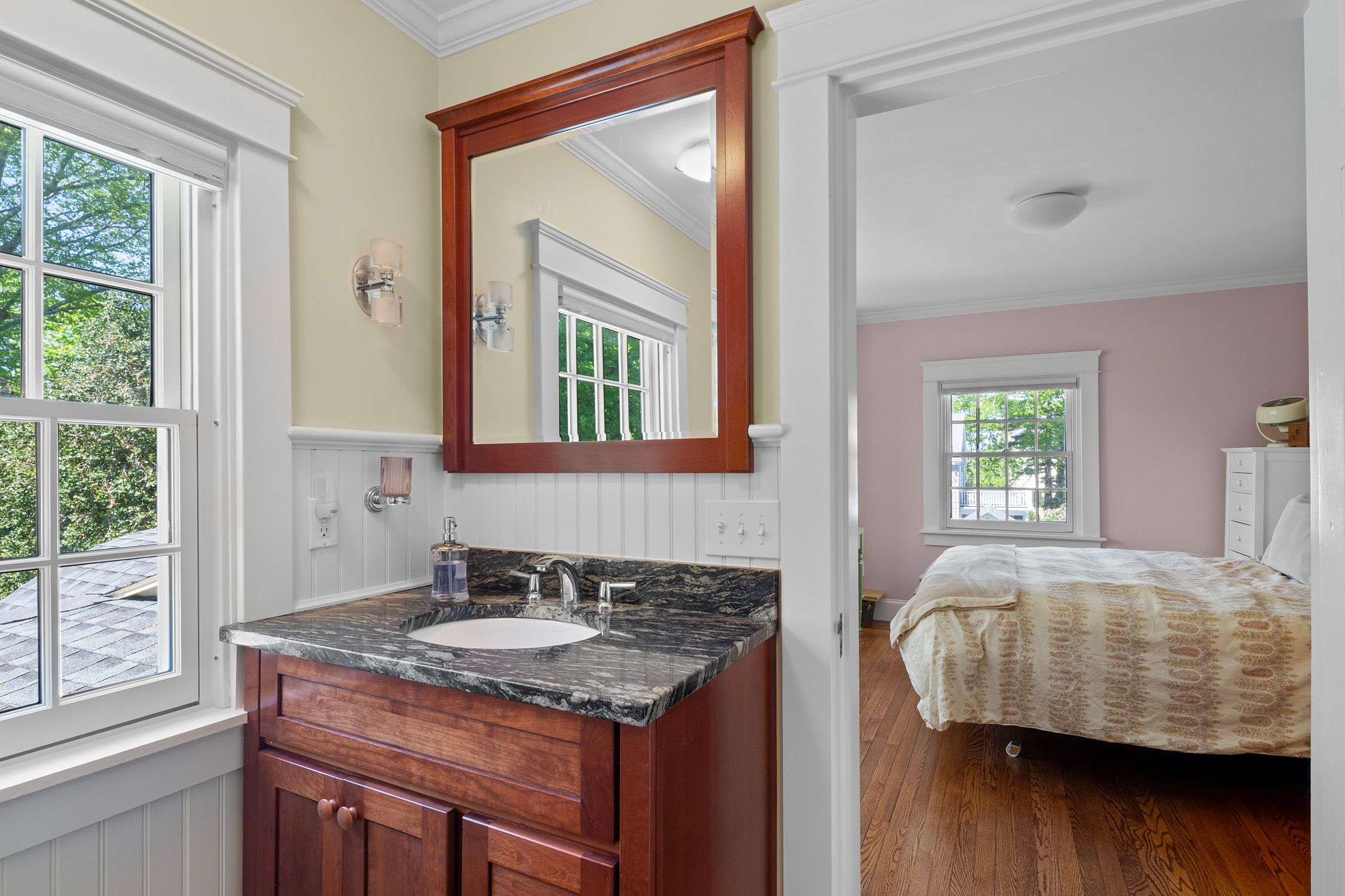  Classic Newport Colonial - 物件實景