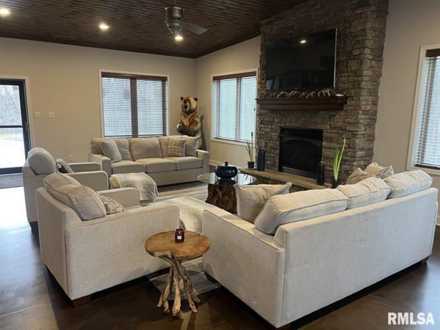 Cobden, Illinois, 62920, United States, 2 Bedrooms Bedrooms, ,2 BathroomsBathrooms,Residential,For Sale,2009270