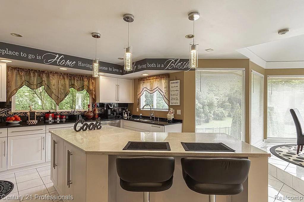 OrchardLake, Michigan, 48323, United States, 5 Bedrooms Bedrooms, ,5 BathroomsBathrooms,Residential,For Sale,1980200