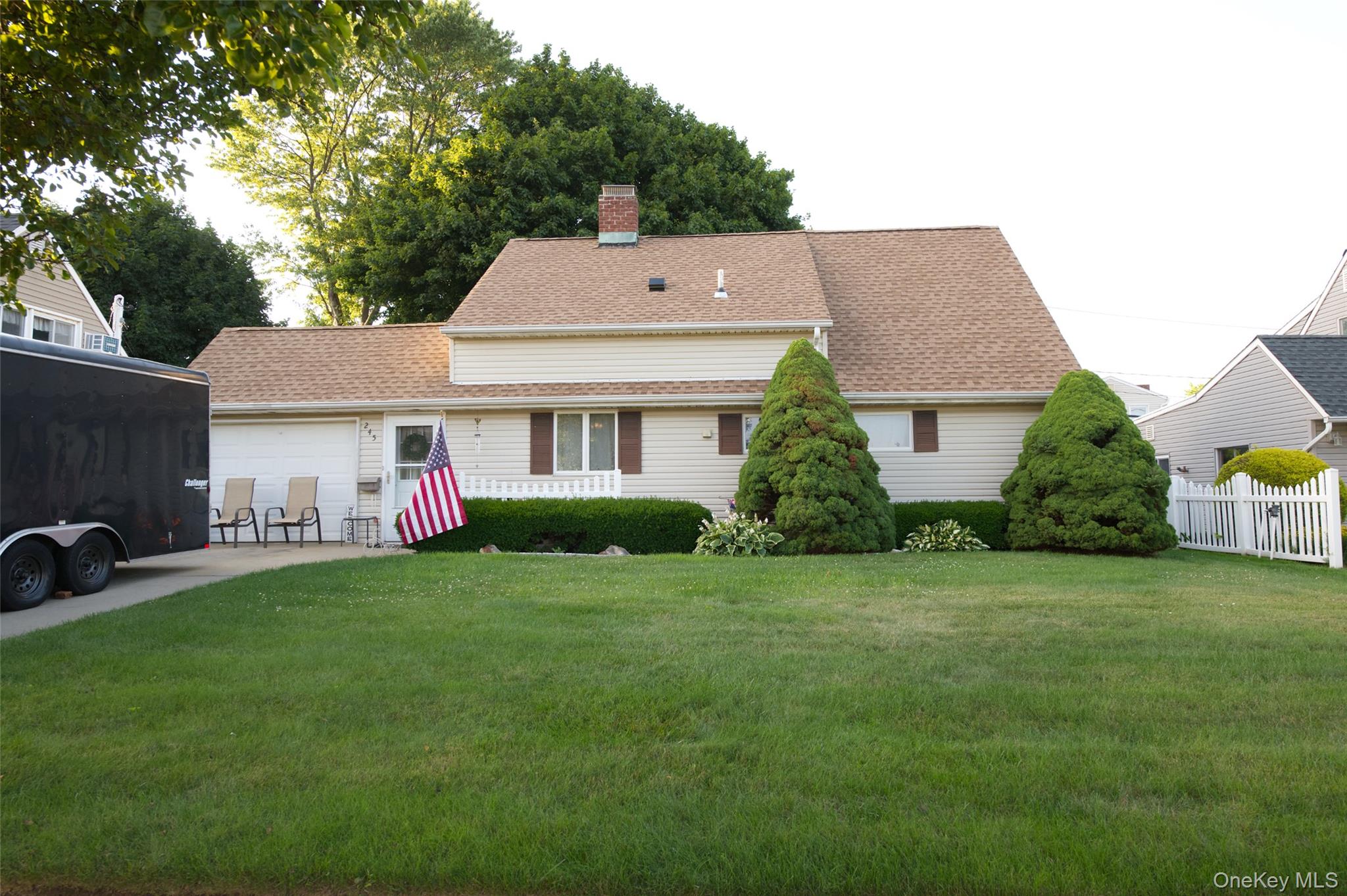 Sprucewood Dr, Levittown, NY 11756