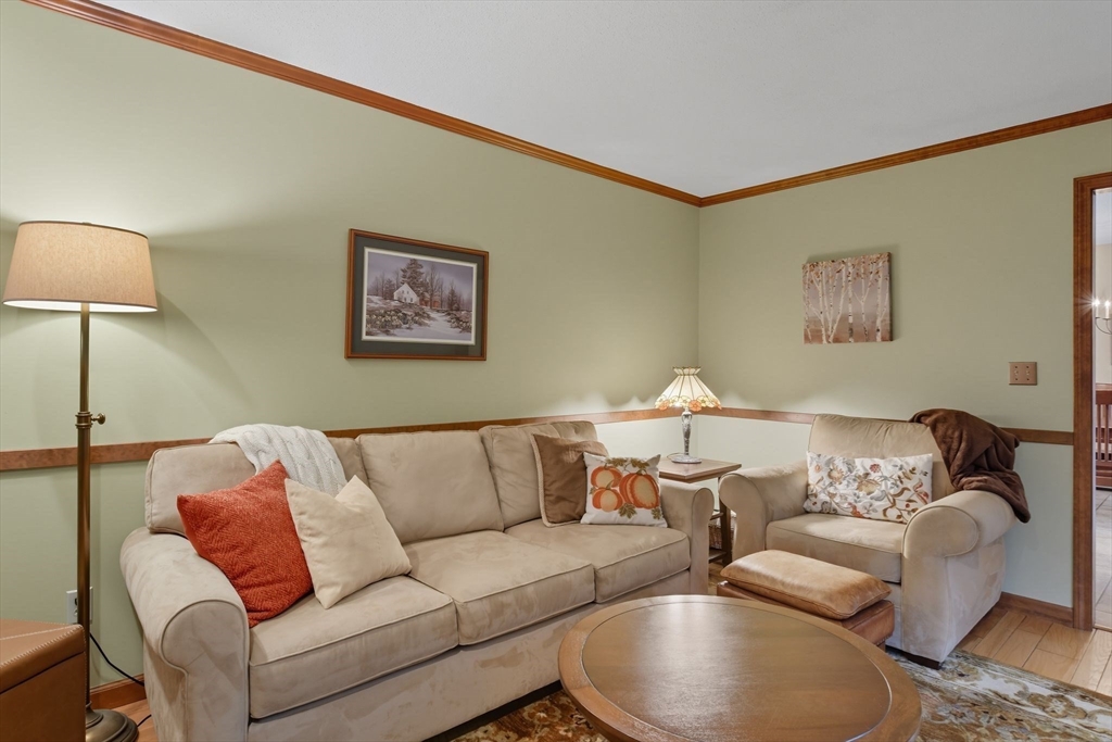 Westfield, Massachusetts, 01085, United States, 3 Bedrooms Bedrooms, ,3 BathroomsBathrooms,Residential,For Sale,1966188