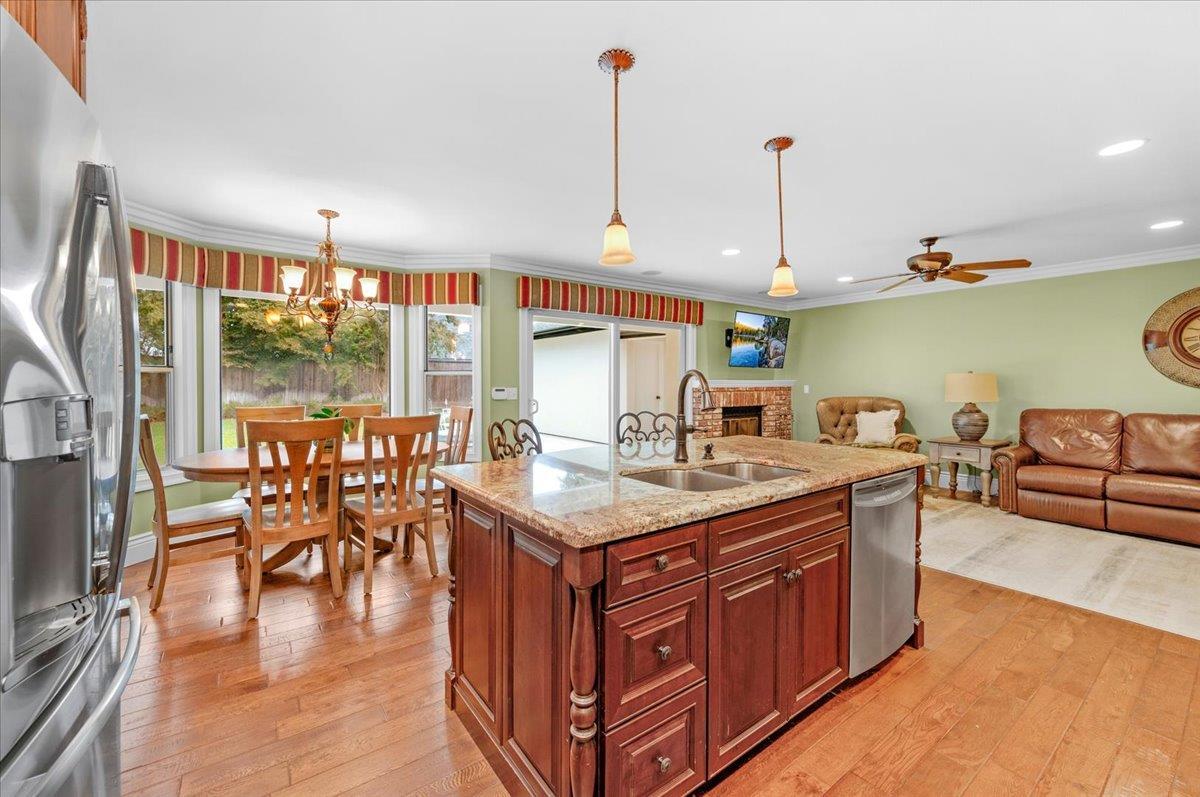 Visalia, California, 93277, United States, 4 Bedrooms Bedrooms, ,4 BathroomsBathrooms,Residential,For Sale,1973914