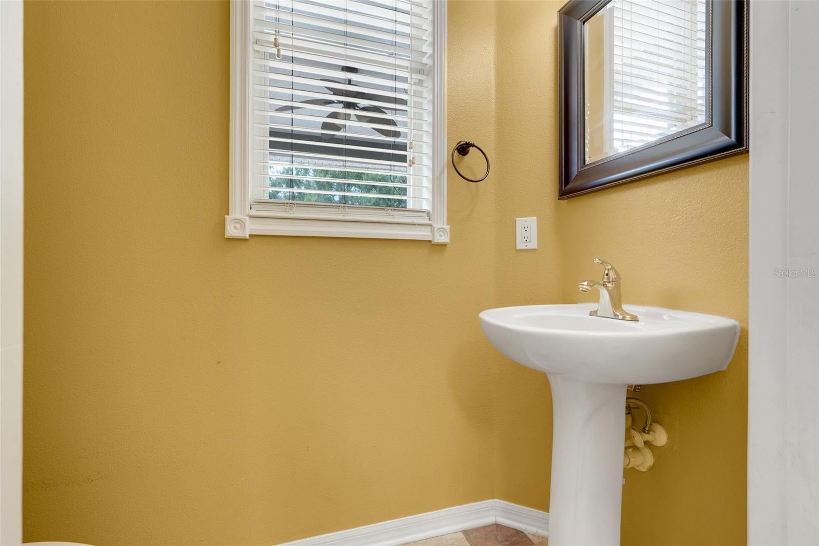 APOPKA, Florida, 32712, United States, 4 Bedrooms Bedrooms, ,3 BathroomsBathrooms,Residential,For Sale,1840871