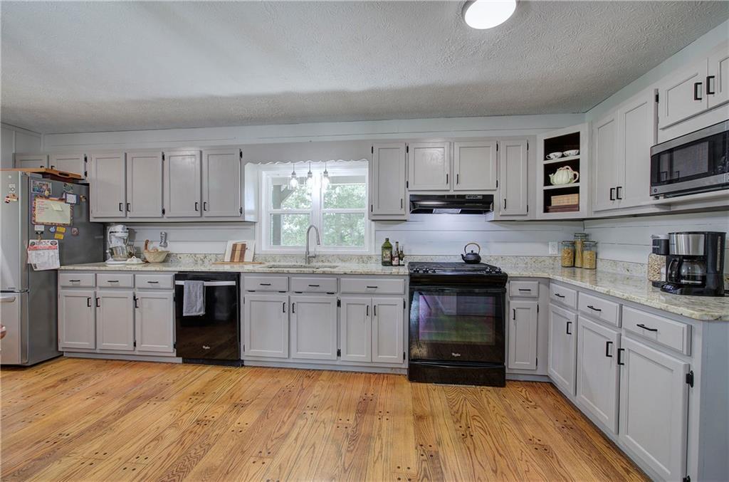 Adairsville, Georgia, 30103, United States, 3 Bedrooms Bedrooms, ,3 BathroomsBathrooms,Residential,For Sale,1848966